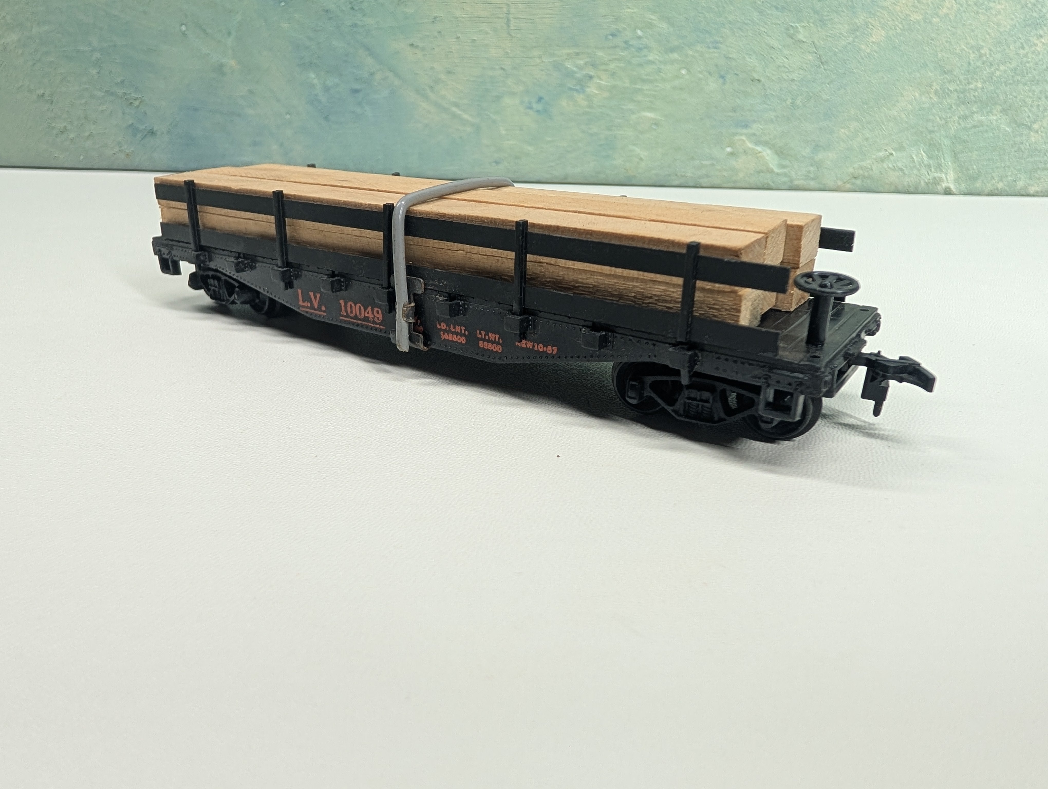 USED Marx HO Scale Flat Car w/ Lumber Load Lehigh Valley LV #10049