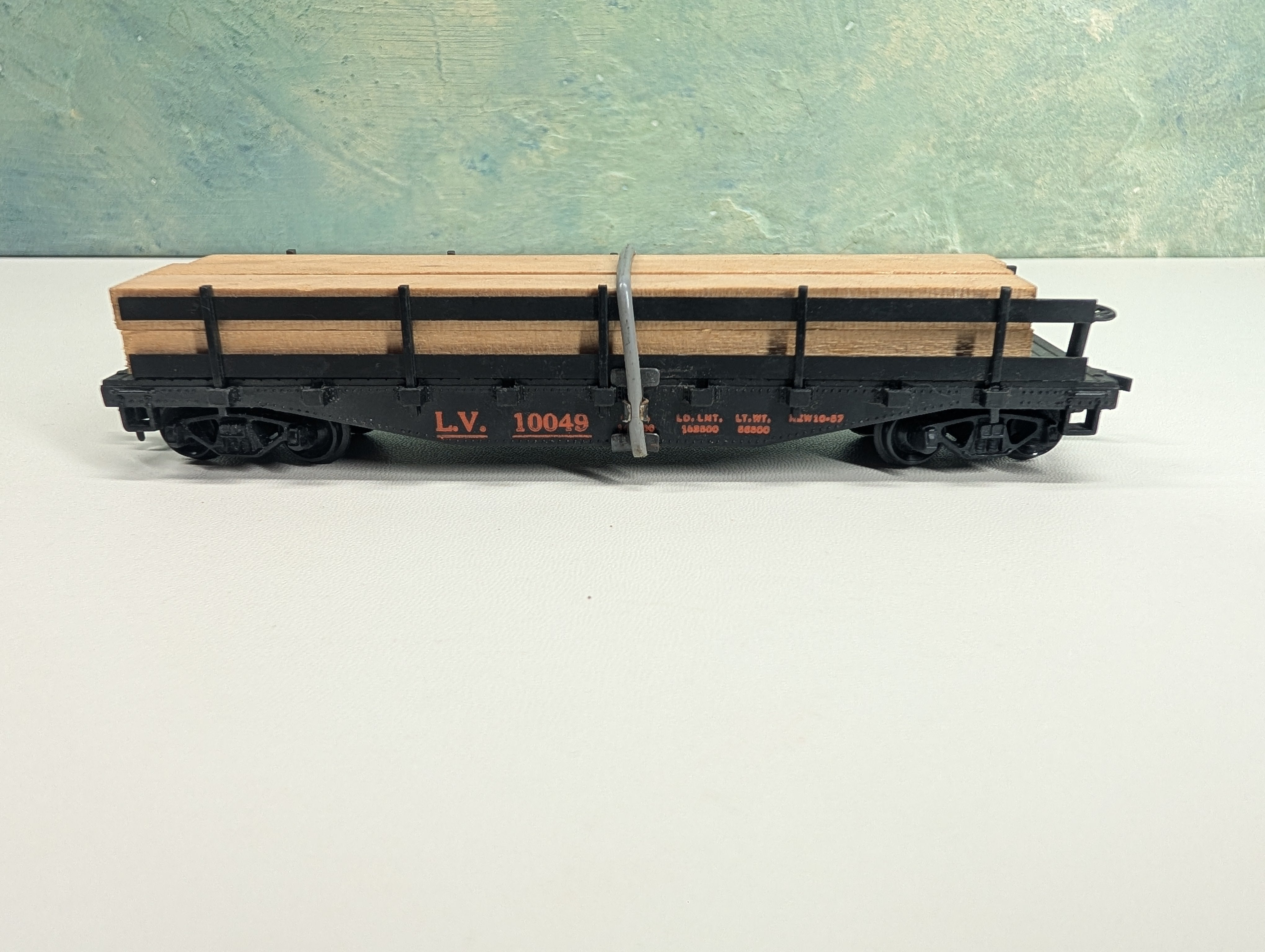 USED Marx HO Scale Flat Car w/ Lumber Load Lehigh Valley LV #10049