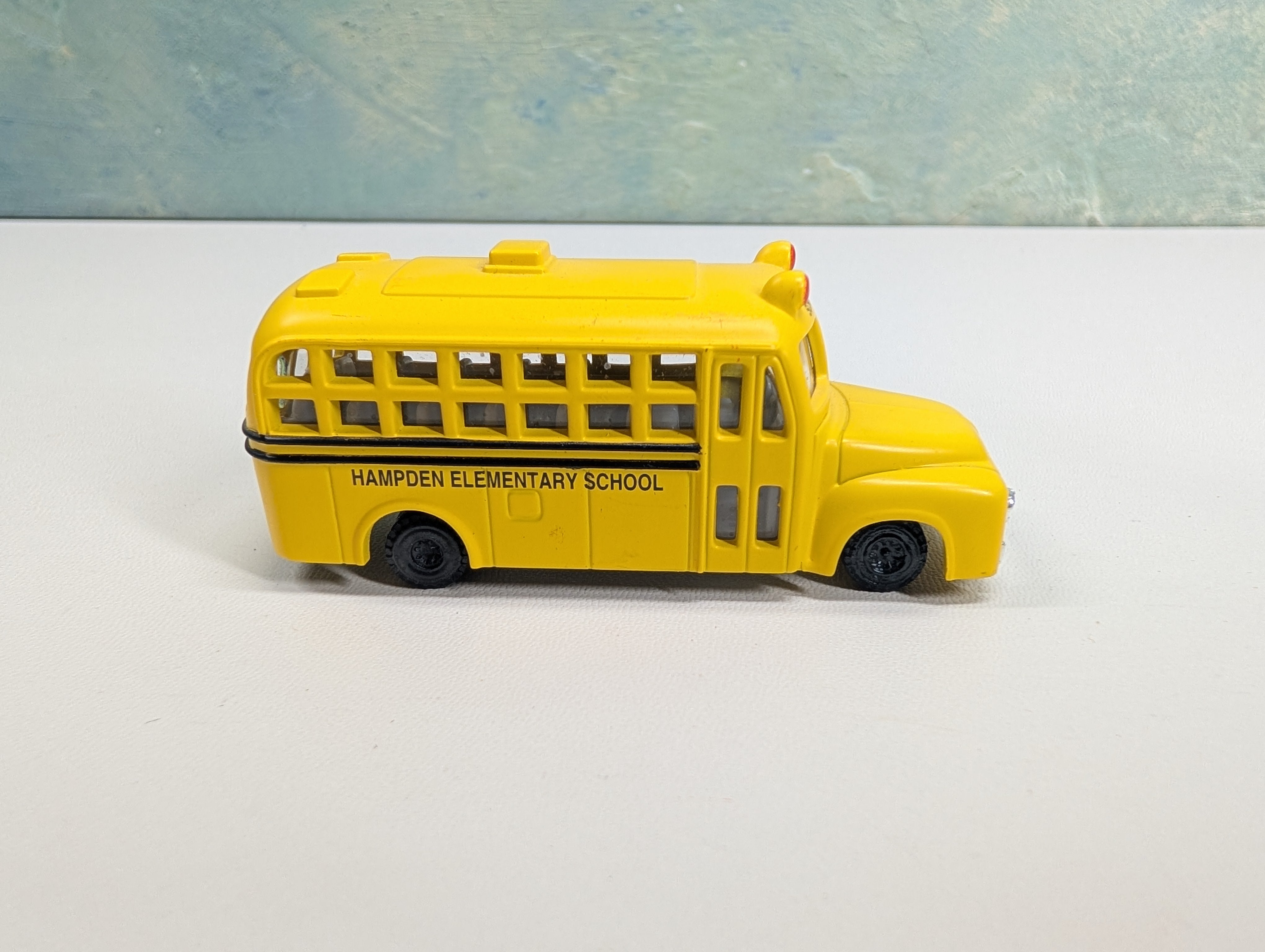 USED Life-Like HO Scale Yellow School Bus