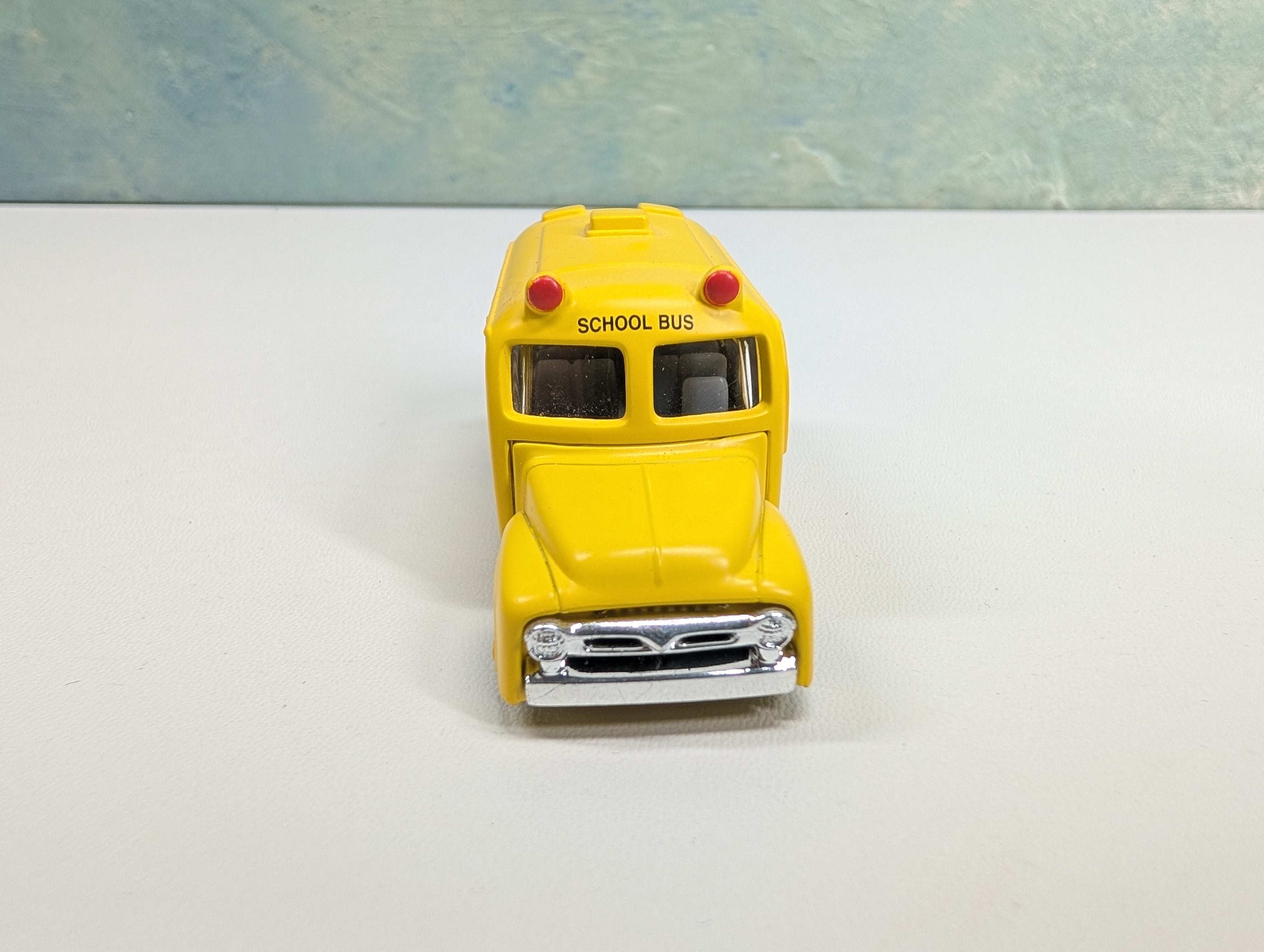 USED Life-Like HO Scale Yellow School Bus