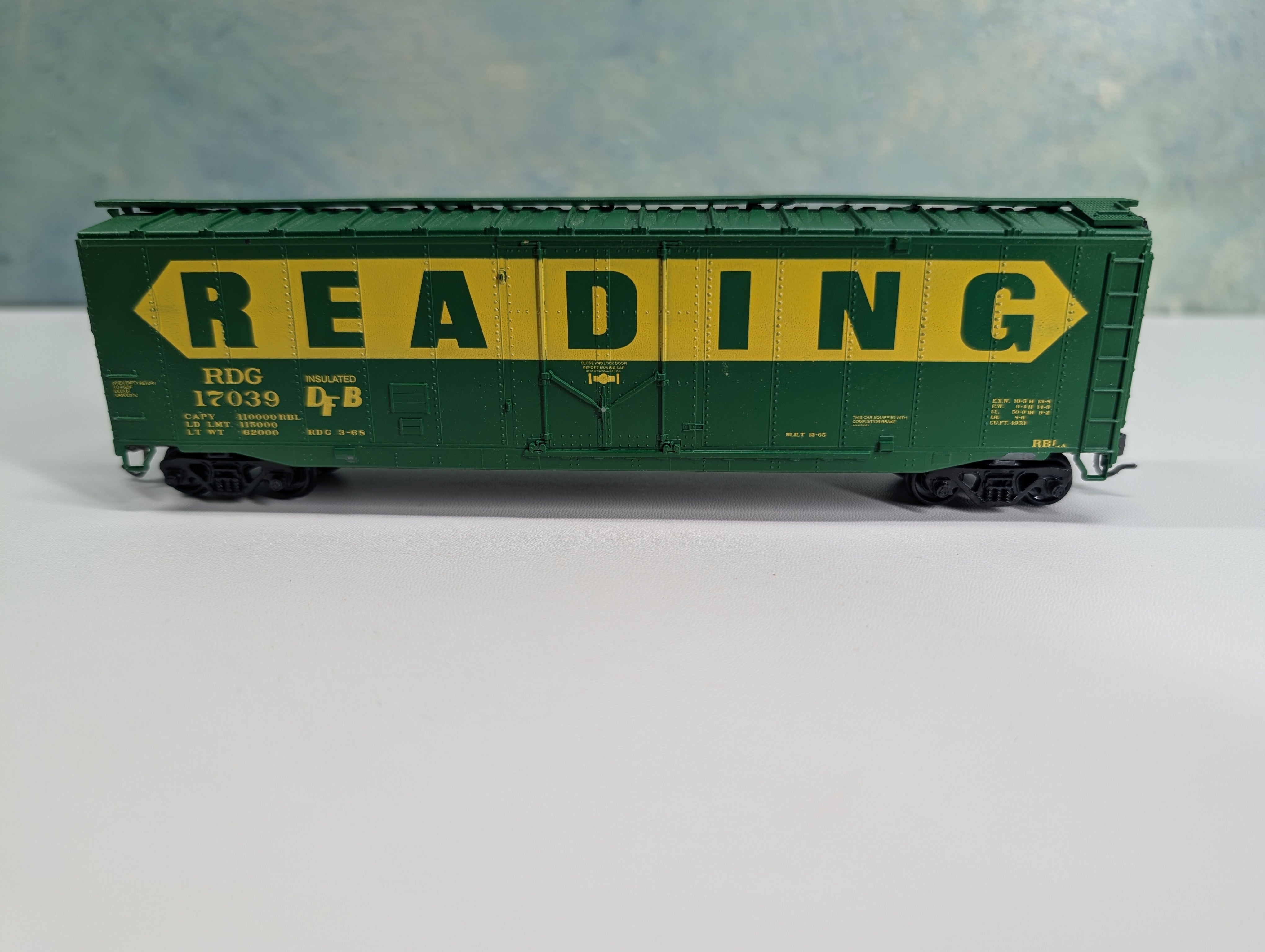 USED Athearn HO Scale 50' Box Car Reading RDG #17039
