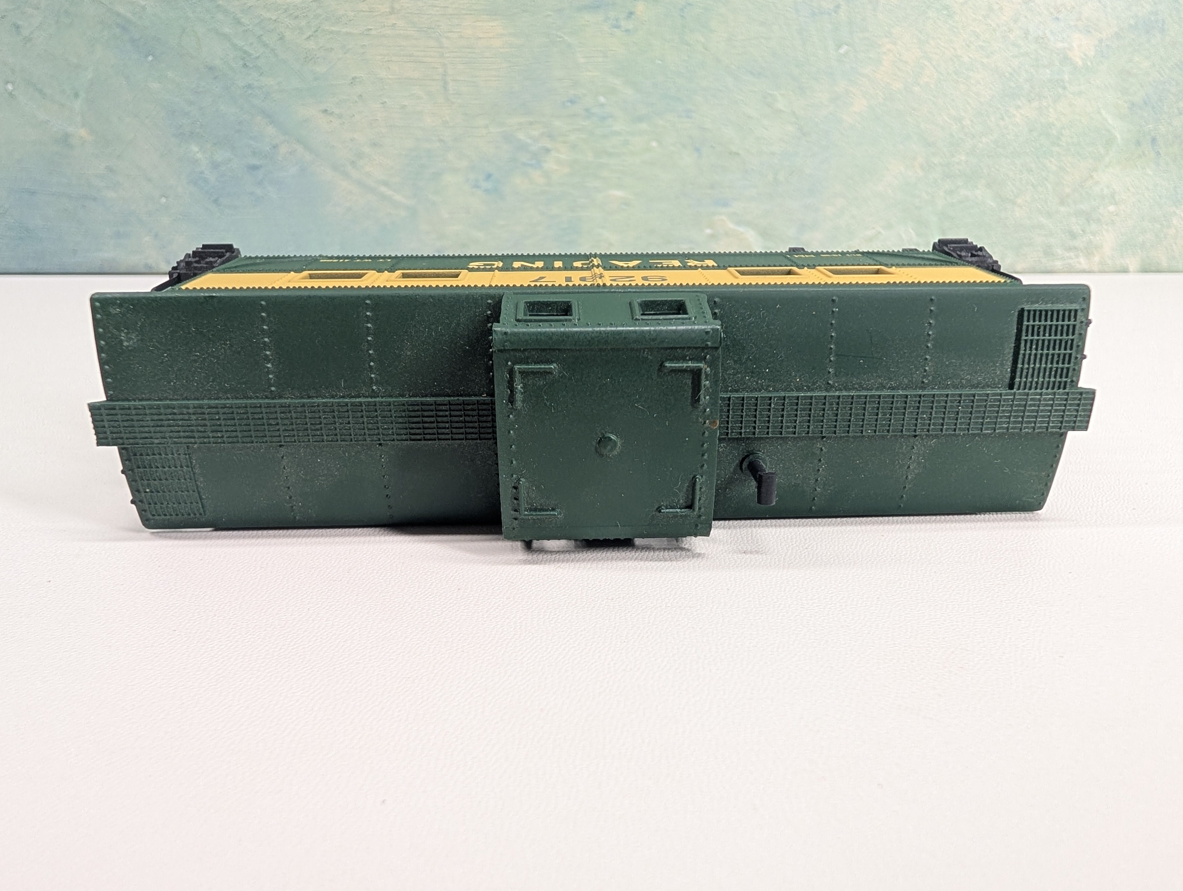 USED Mantua 726-521 HO Scale Heavy 36' Caboose Reading #92917