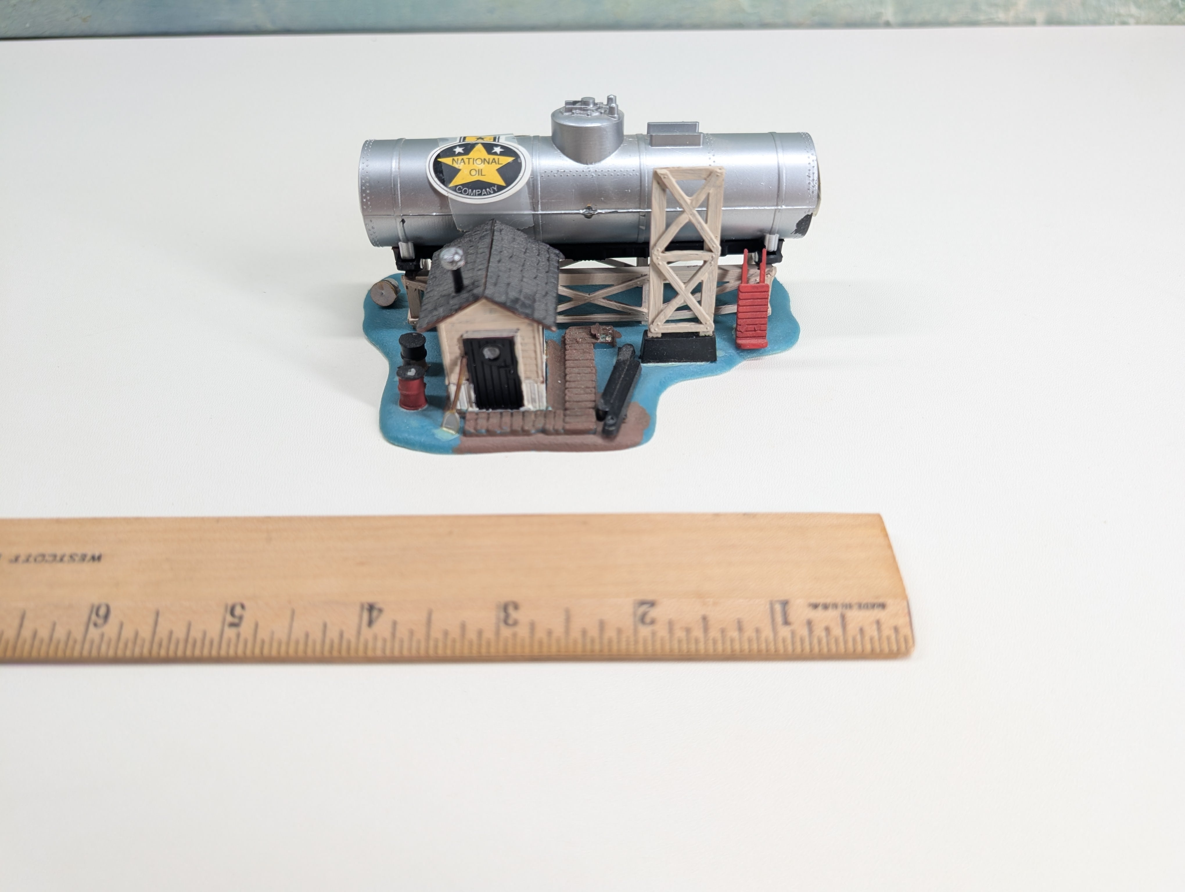 USED HO Scale Oil Co Facility