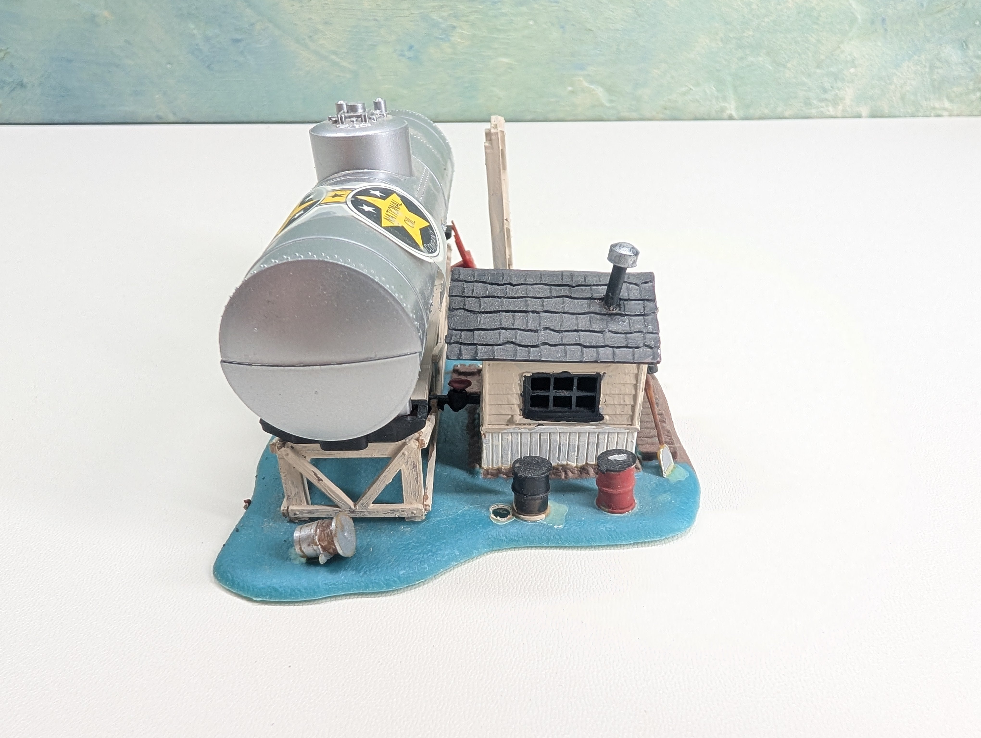USED HO Scale Oil Co Facility