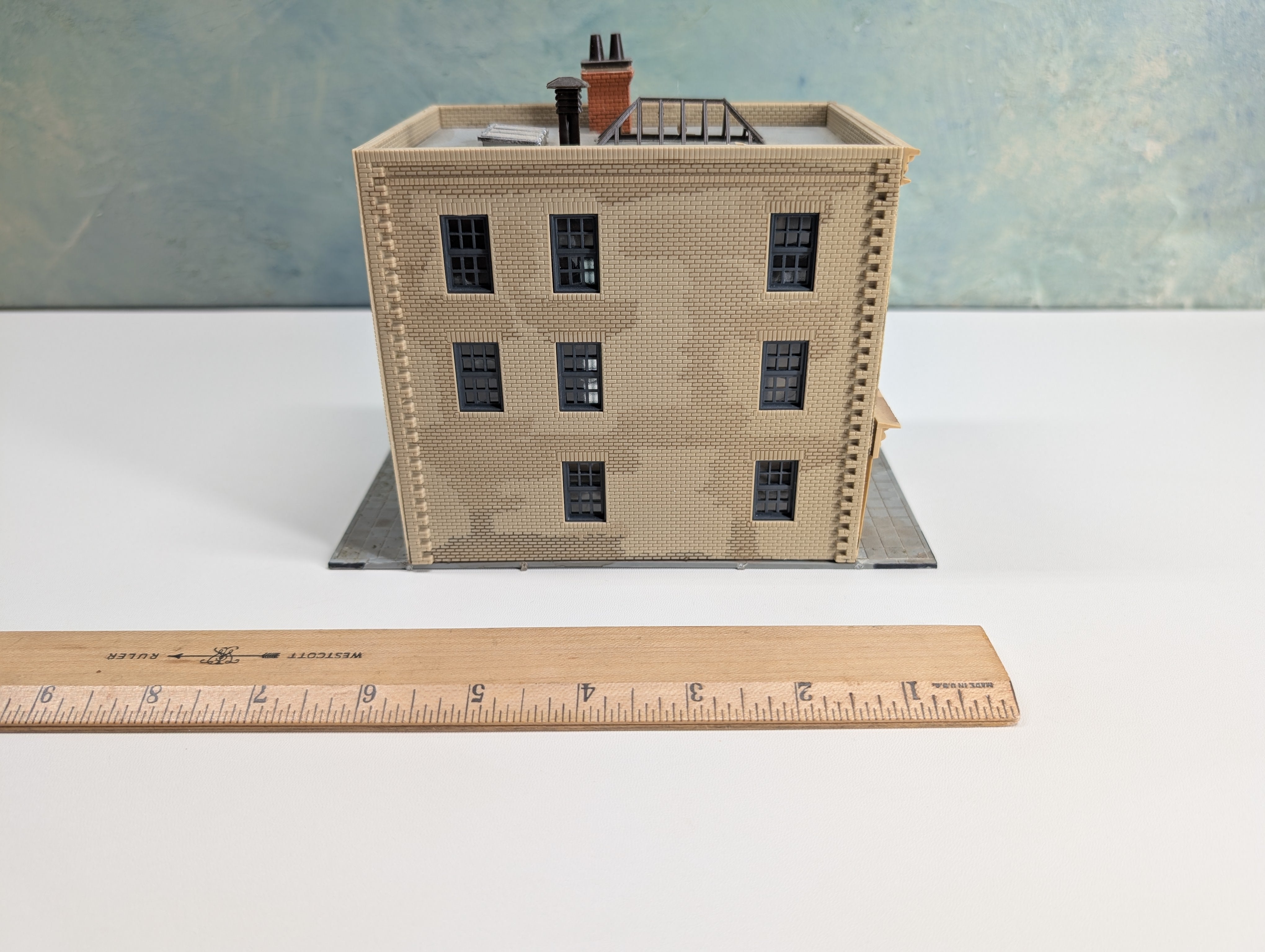 USED HO Scale Brown Brick Storefront