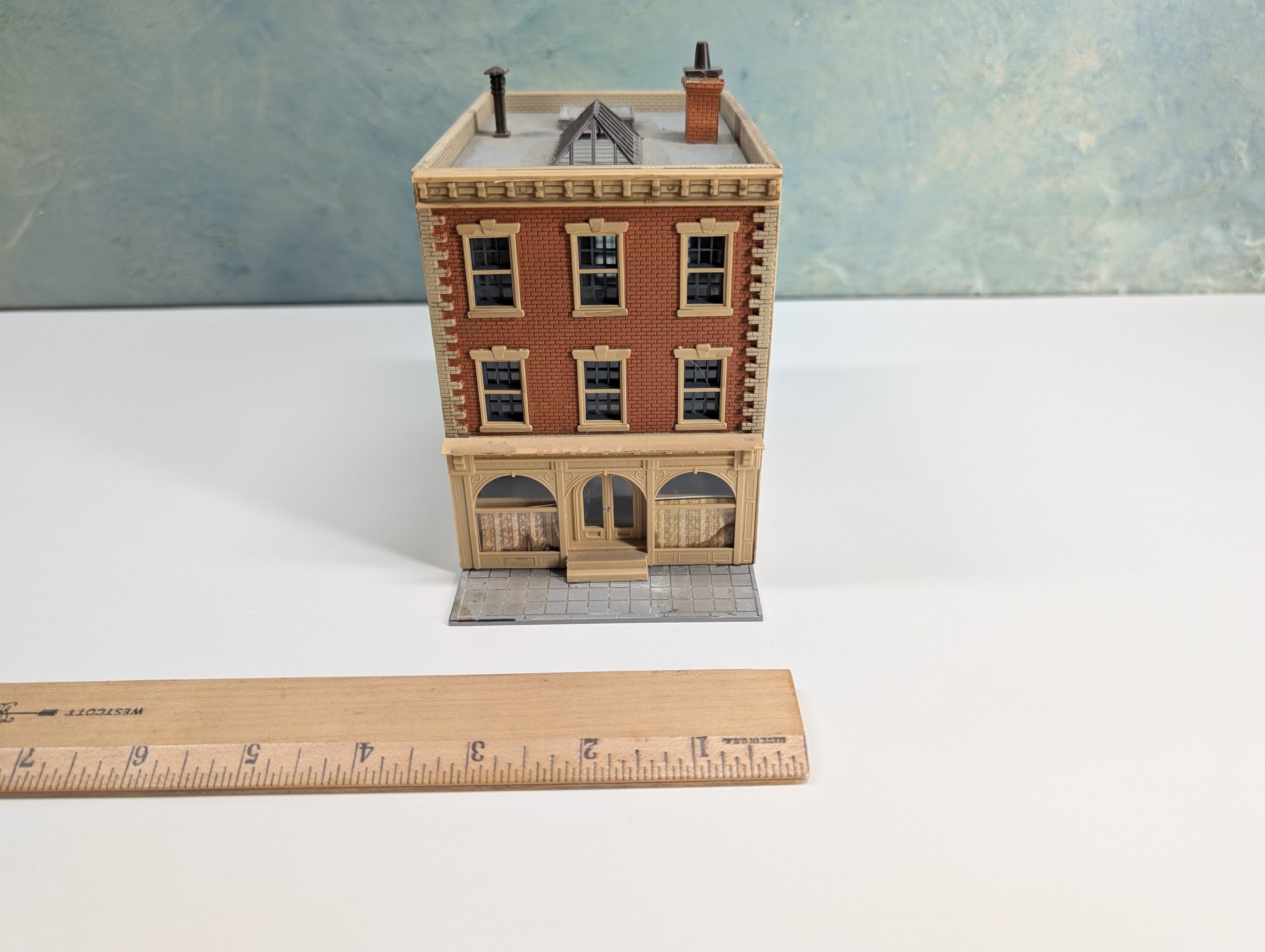 USED HO Scale Brown Brick Storefront