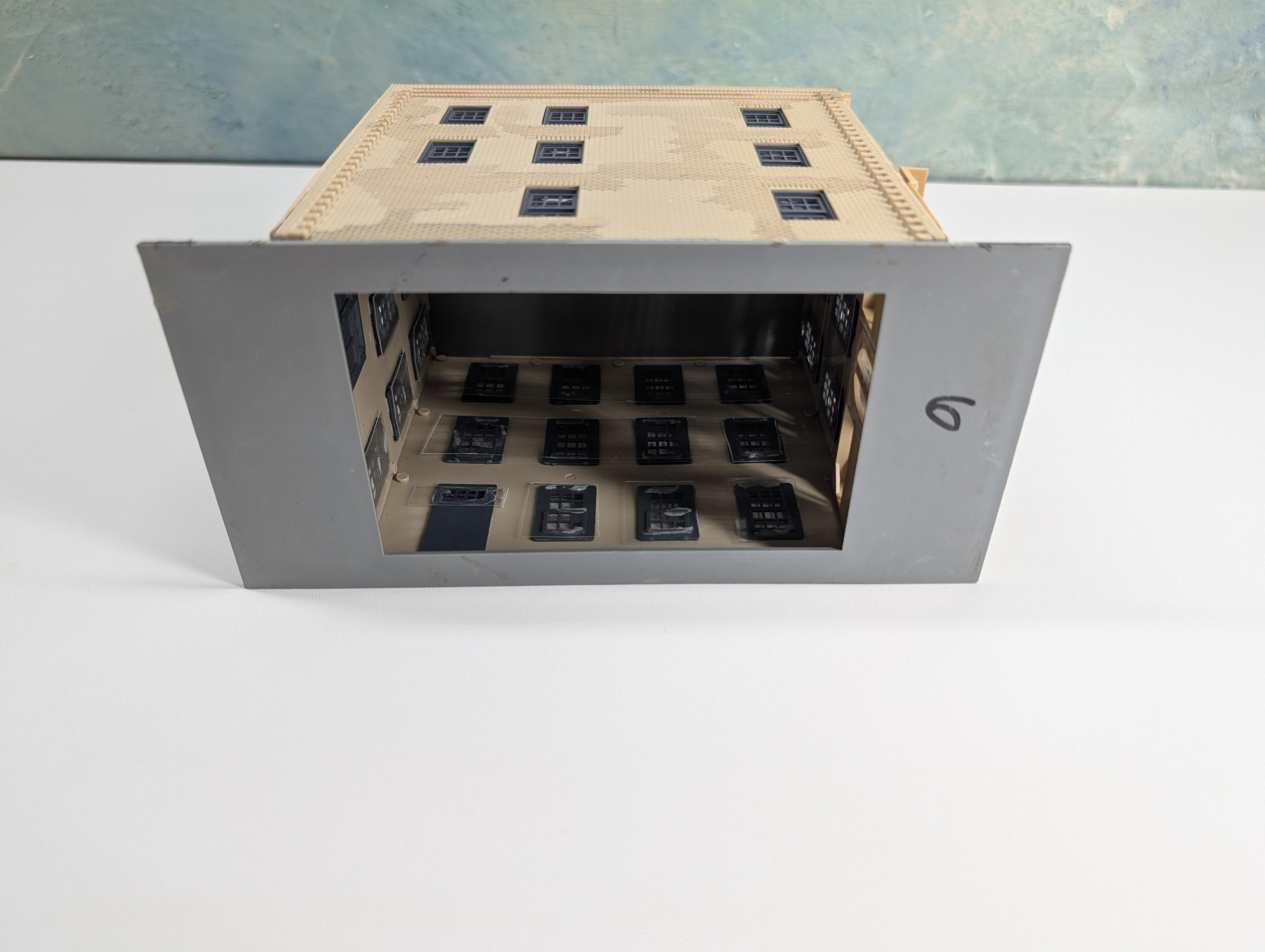 USED HO Scale Brown Brick Storefront