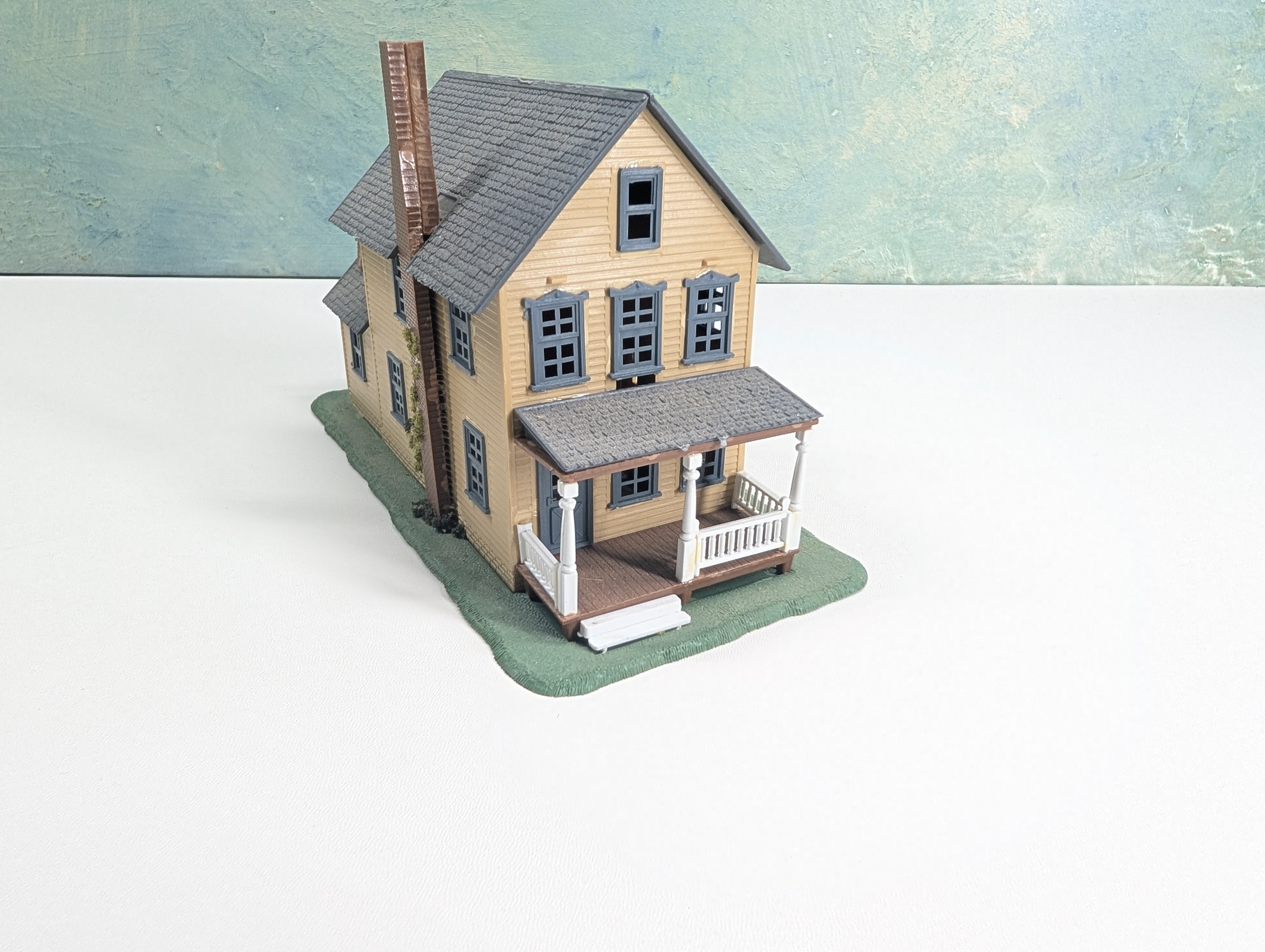 USED HO Scale 3 Story Home, Light Brown