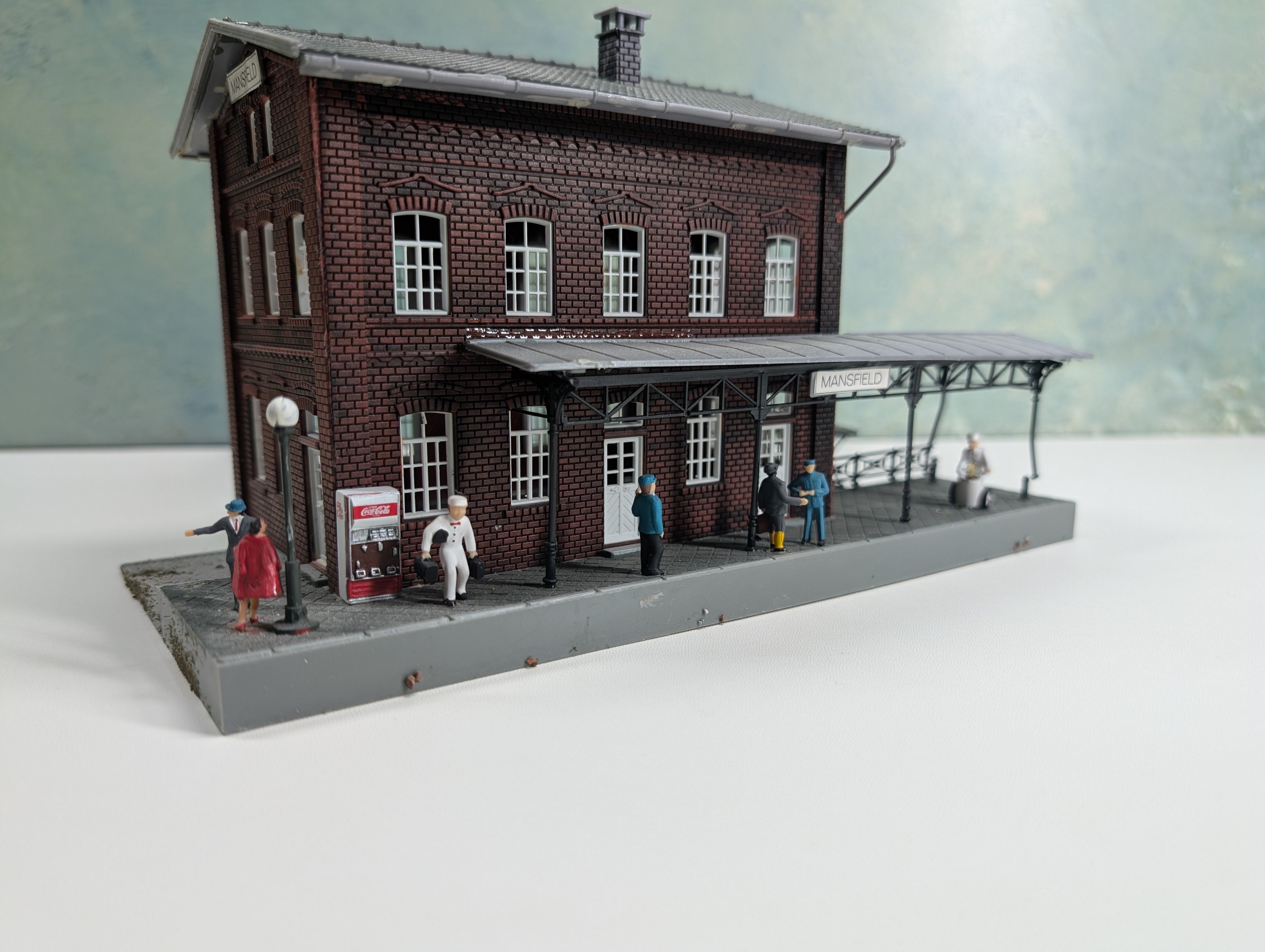 USED Pola HO Scale Mansfield Station w/ Details Added