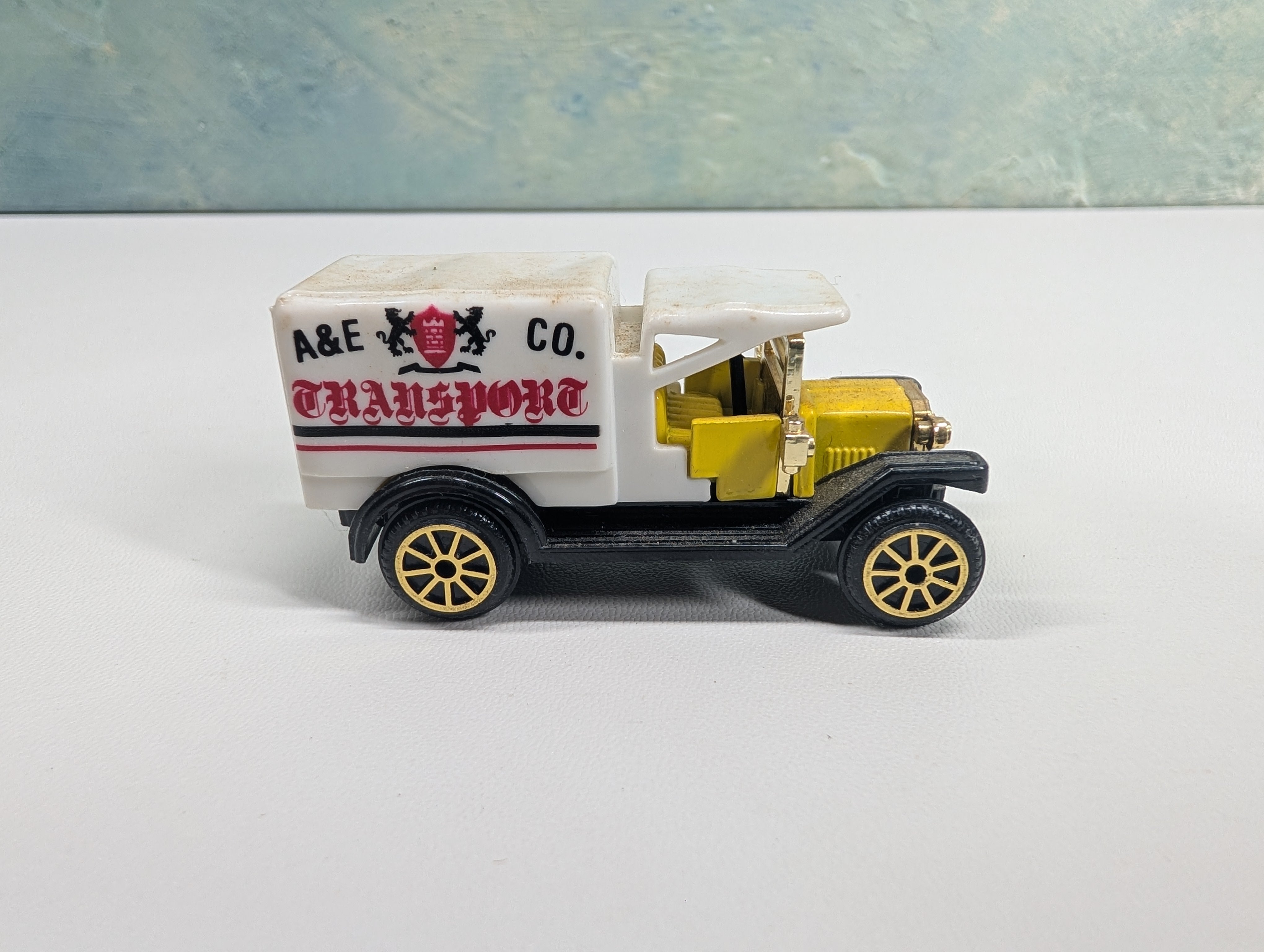 USED High Speed #607-612 HO Scale White & Yellow A&E Co Transport Box Truck