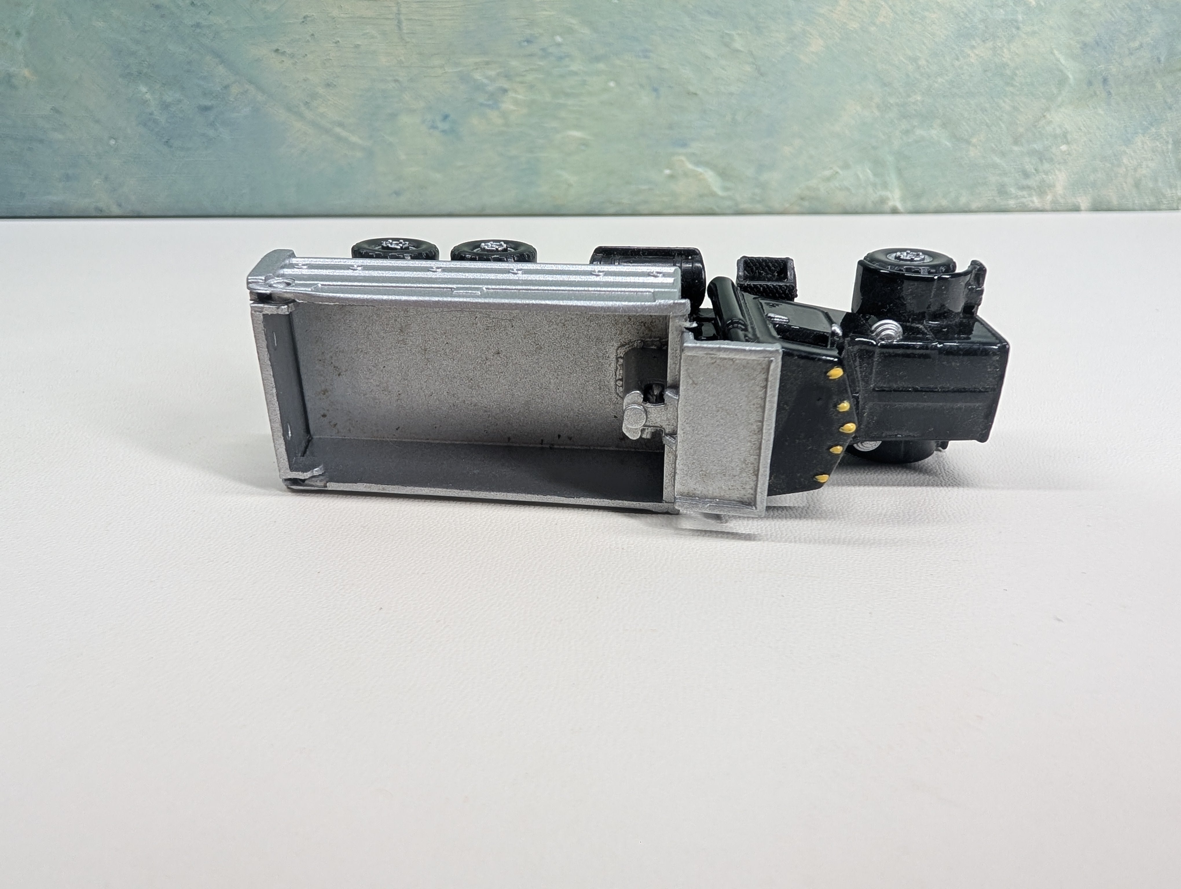 USED Smart Toys HO Scale Dump Truck Black/Silver
