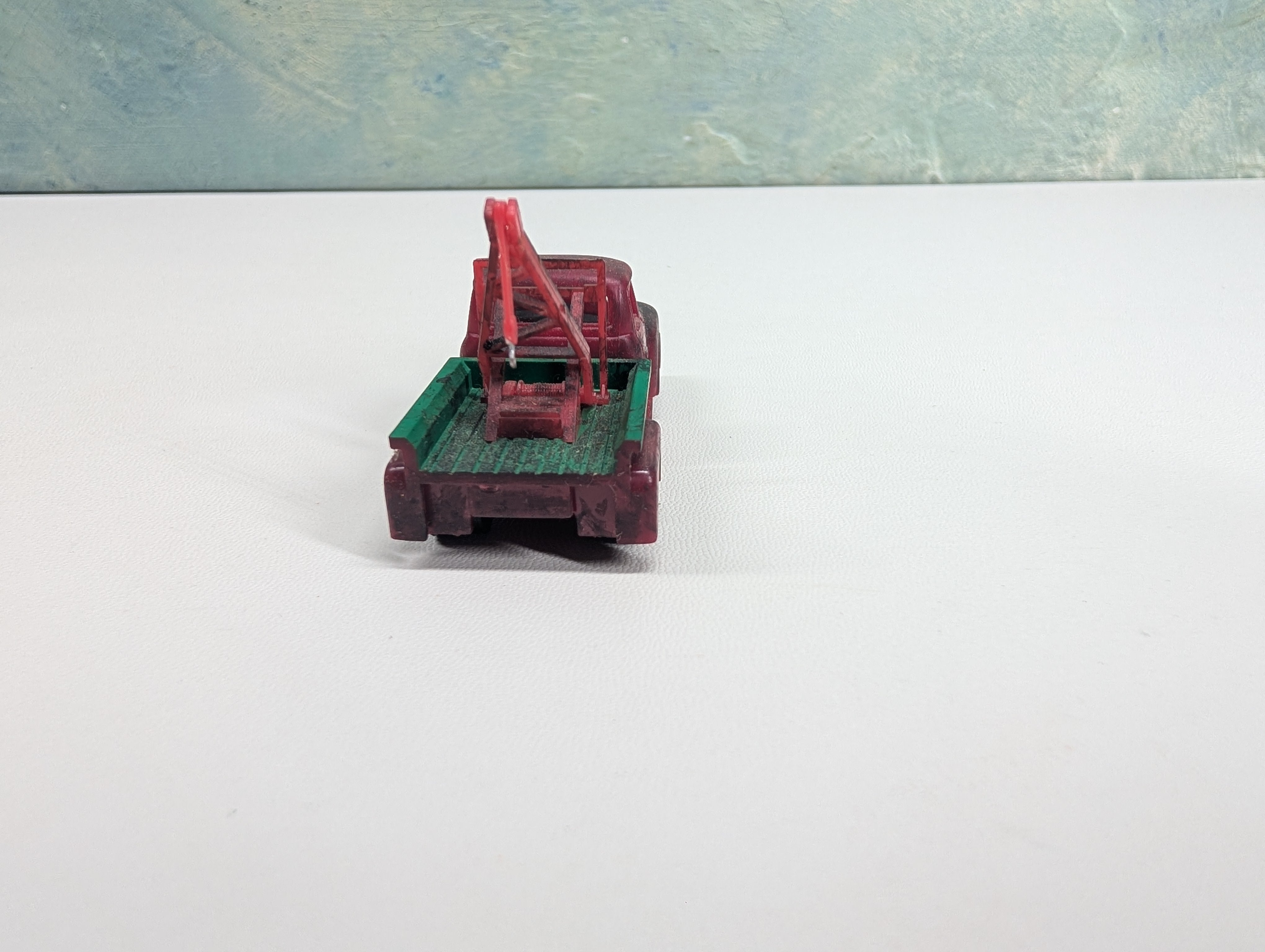 USED HO Scale Mike's Garage & Towing Truck, Weathered