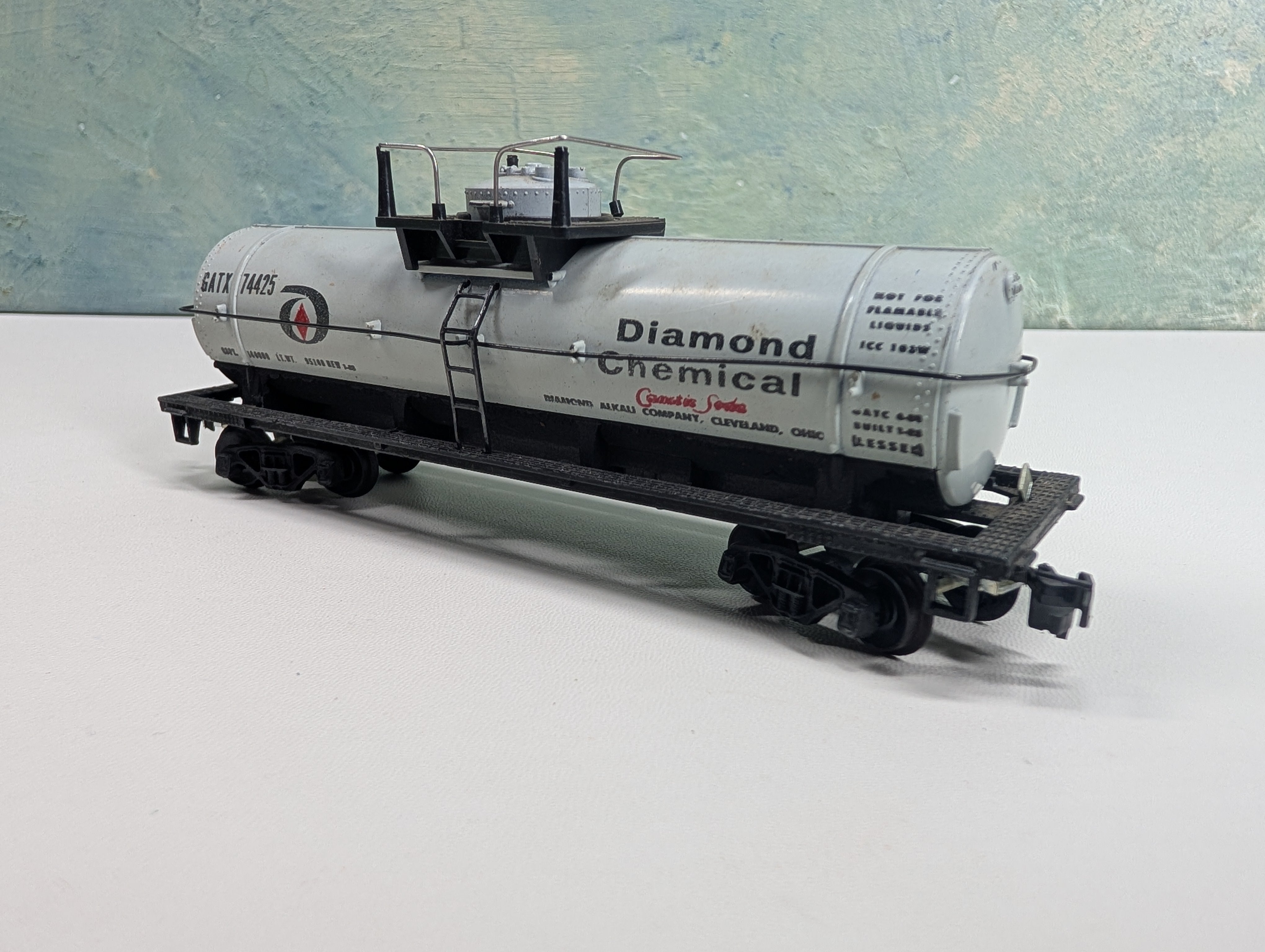 USED Mantua HO Scale Single Dome Chemical Tank Car Diamond Chemical GATX #74425