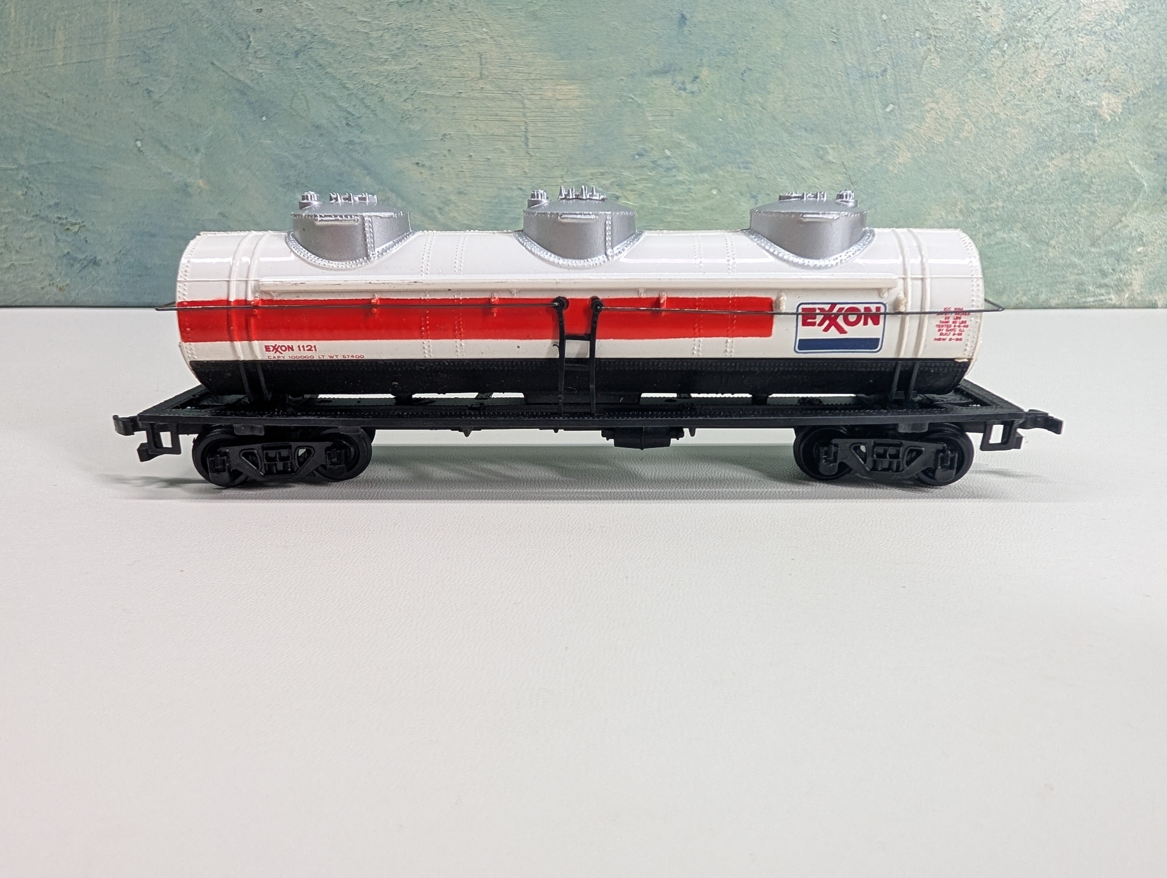 USED Bachmann HO Scale Triple Dome Tank Car Exxon #1121