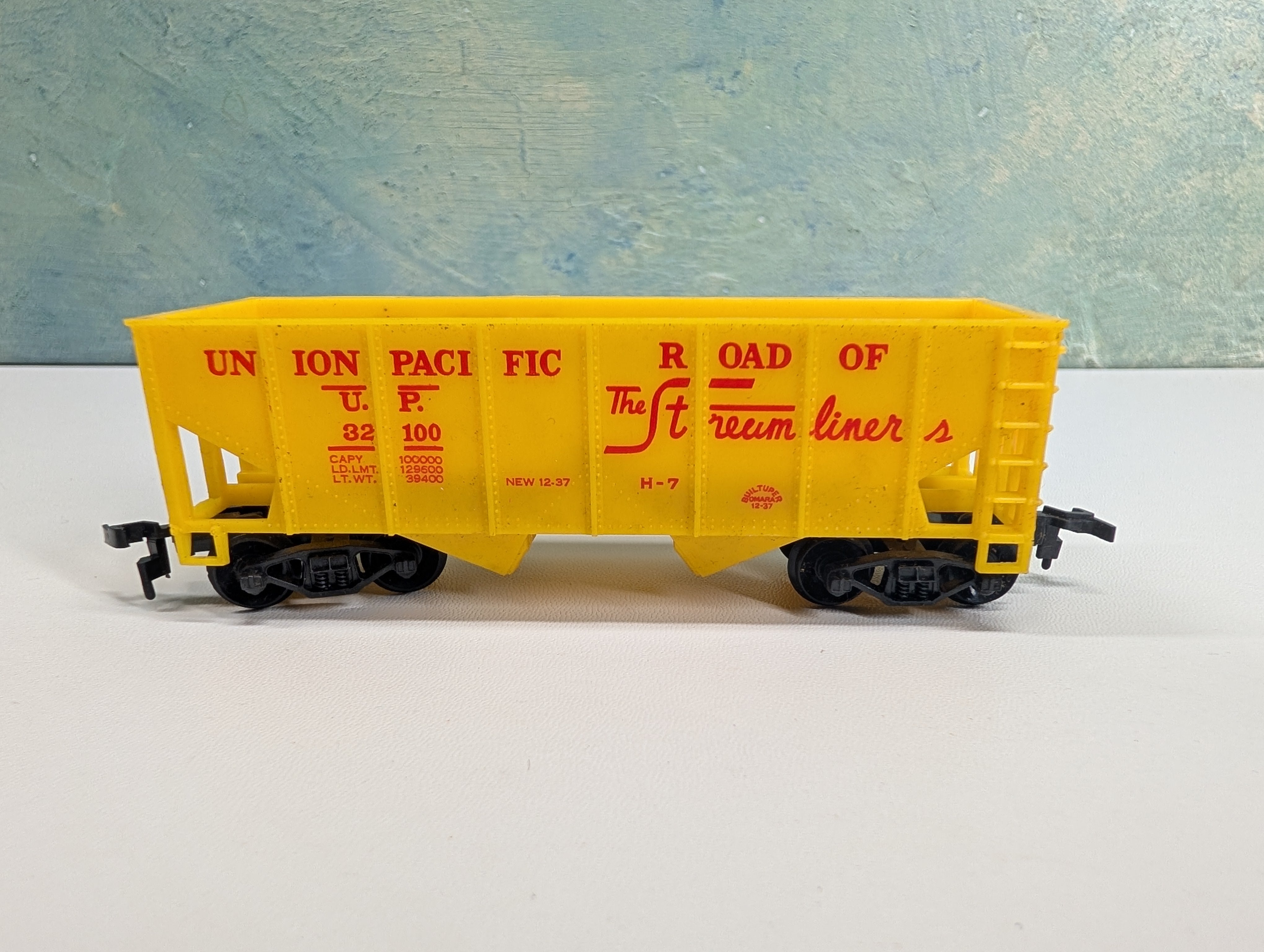 USED Life-Like HO Scale 2 Bay Hopper Union Pacific UP #32100