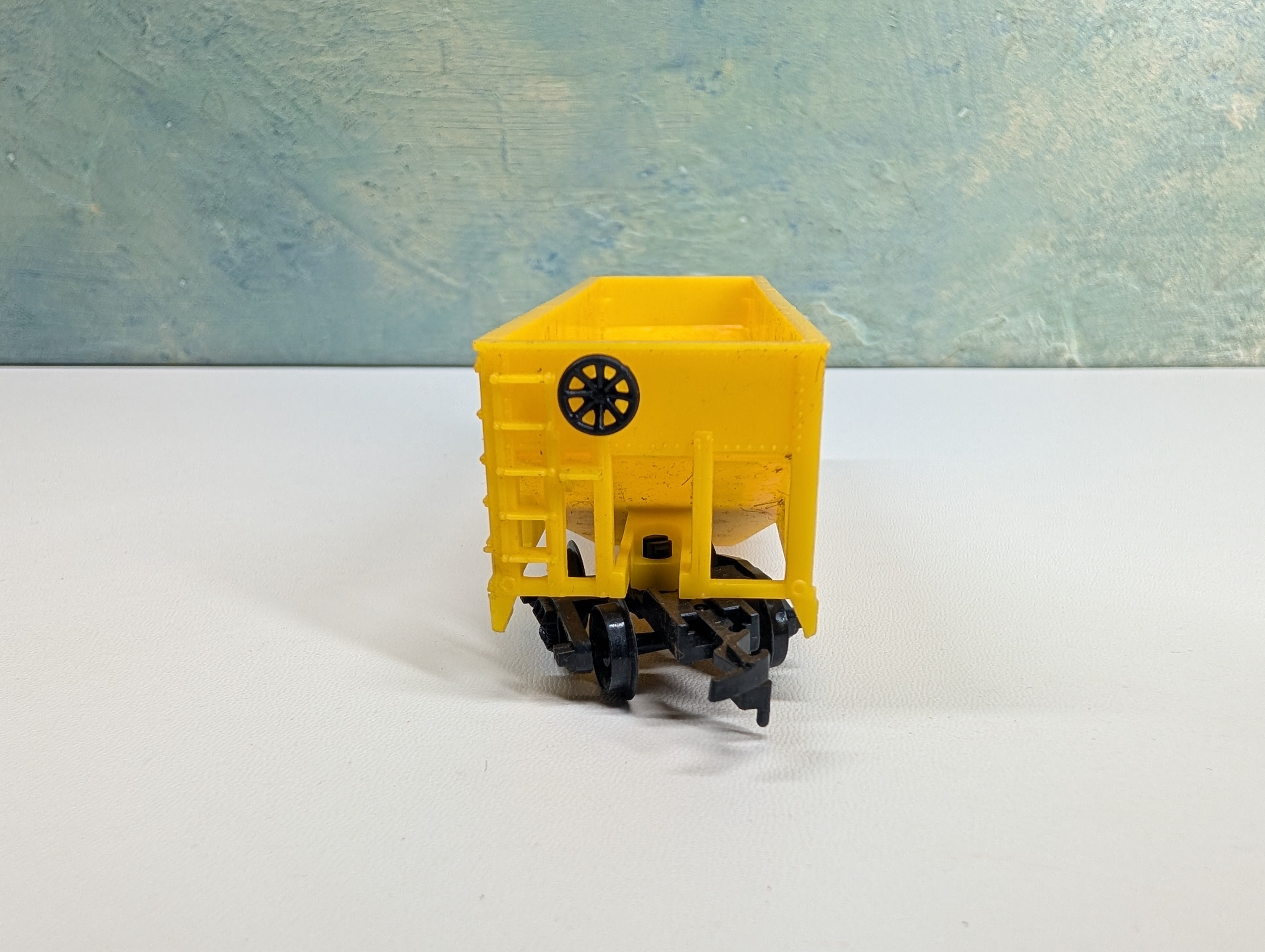 USED Life-Like HO Scale 2 Bay Hopper Union Pacific UP #32100
