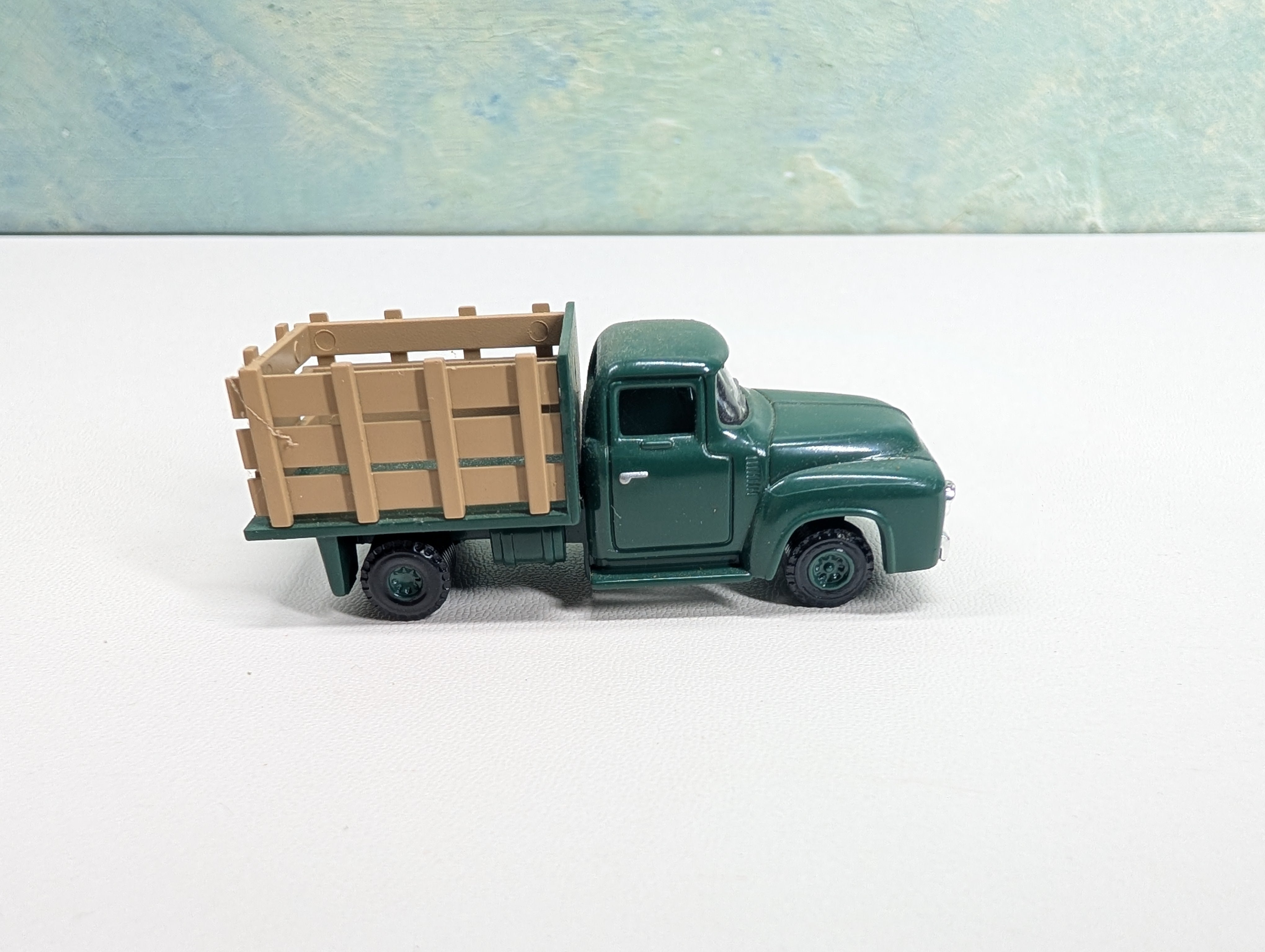 USED HO Scale Green Stake Truck
