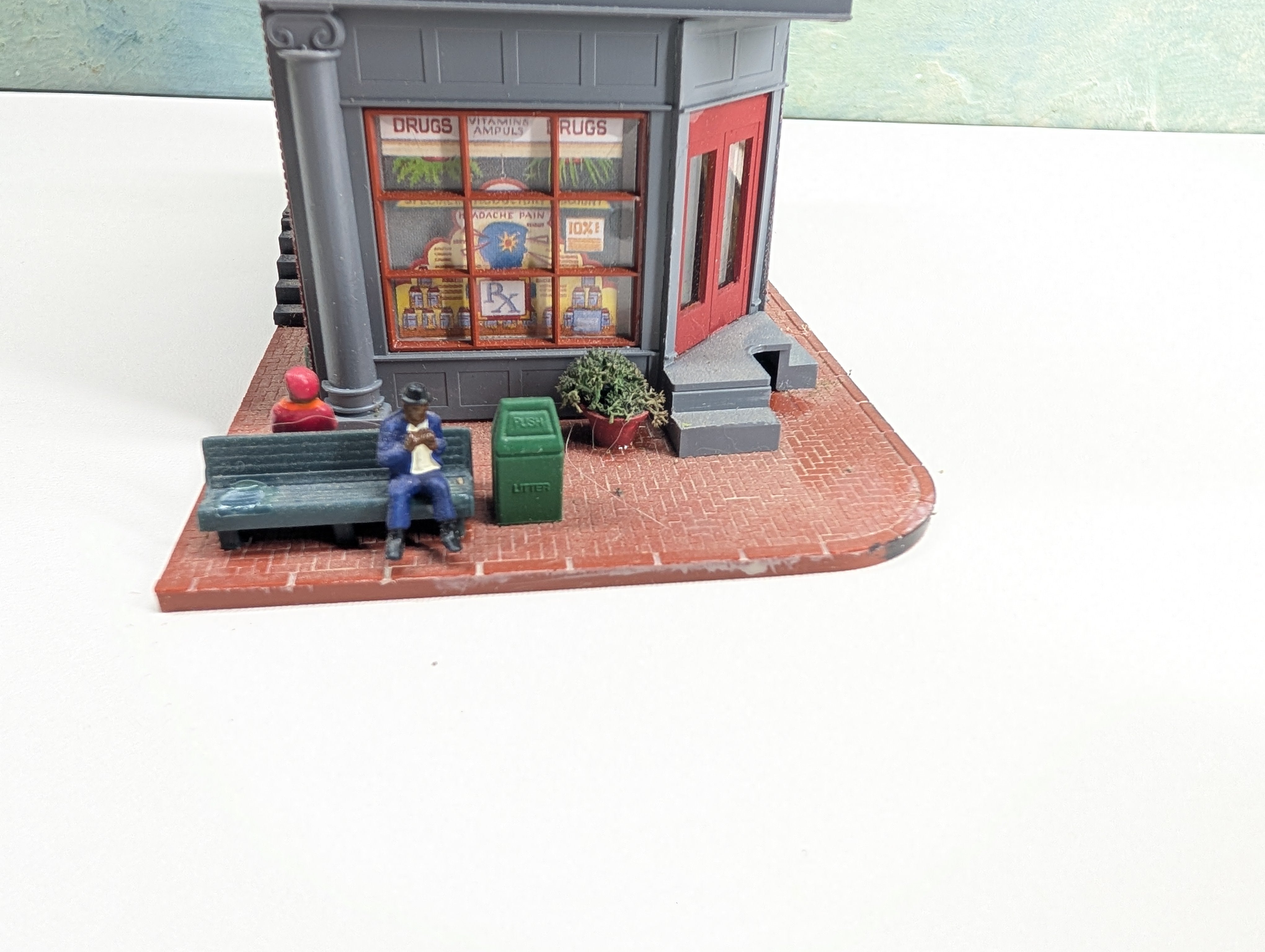 USED HO Scale Corner Store w/ Added Details, Brick