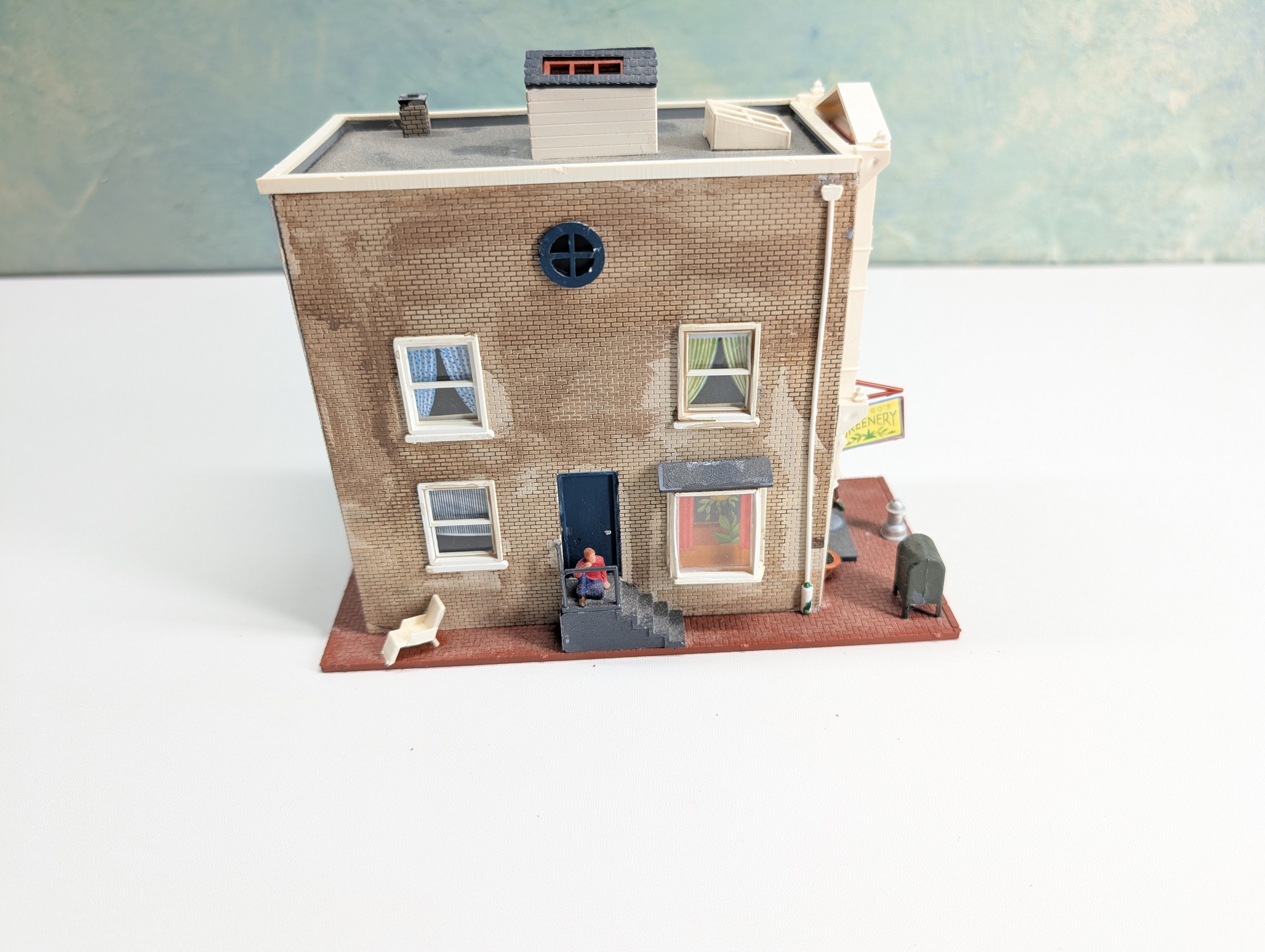 USED HO Scale Brown Brick Storefront w/ Added Details, O'Weed's Greenery