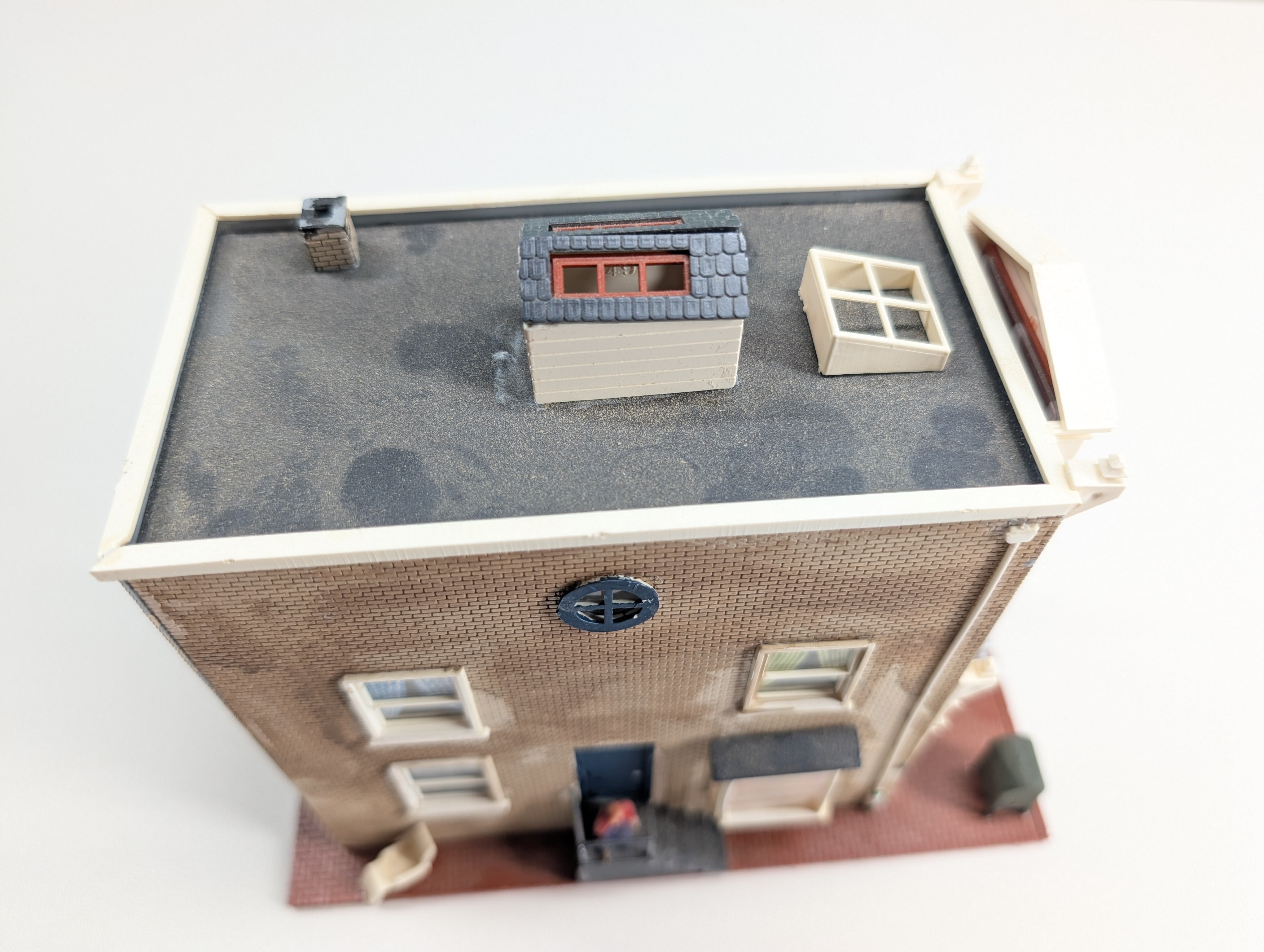 USED HO Scale Brown Brick Storefront w/ Added Details, O'Weed's Greenery