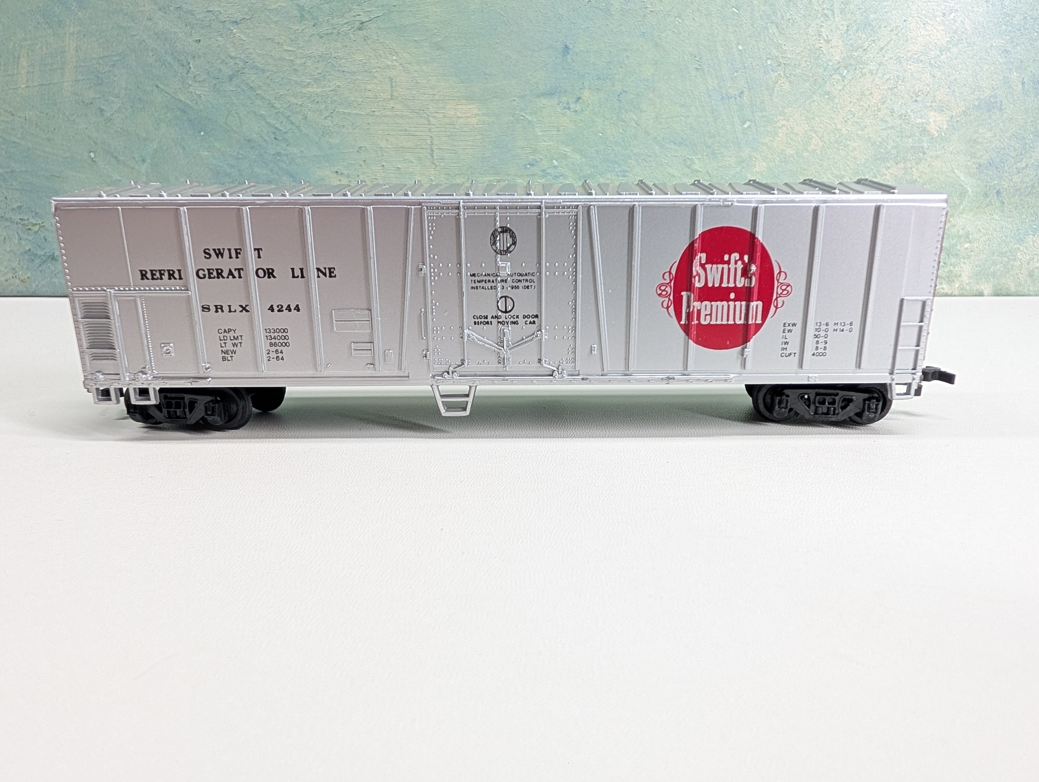 USED Bachmann HO Scale 50' Box Car Swift Refrigerator Line SRLX #4244