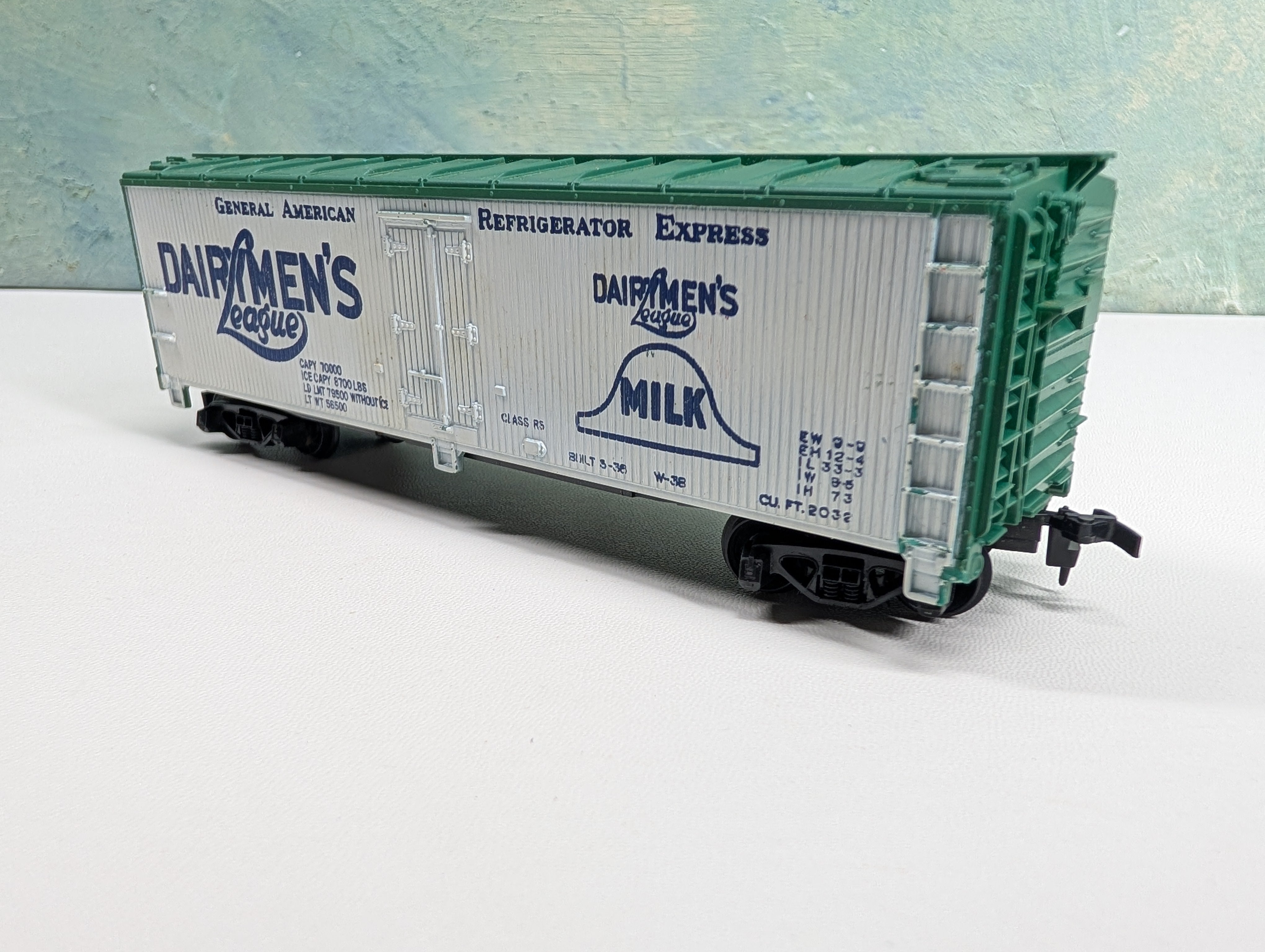 USED Tyco HO Scale 40' Wooden Reefer Box Car Dairymen's League GARE