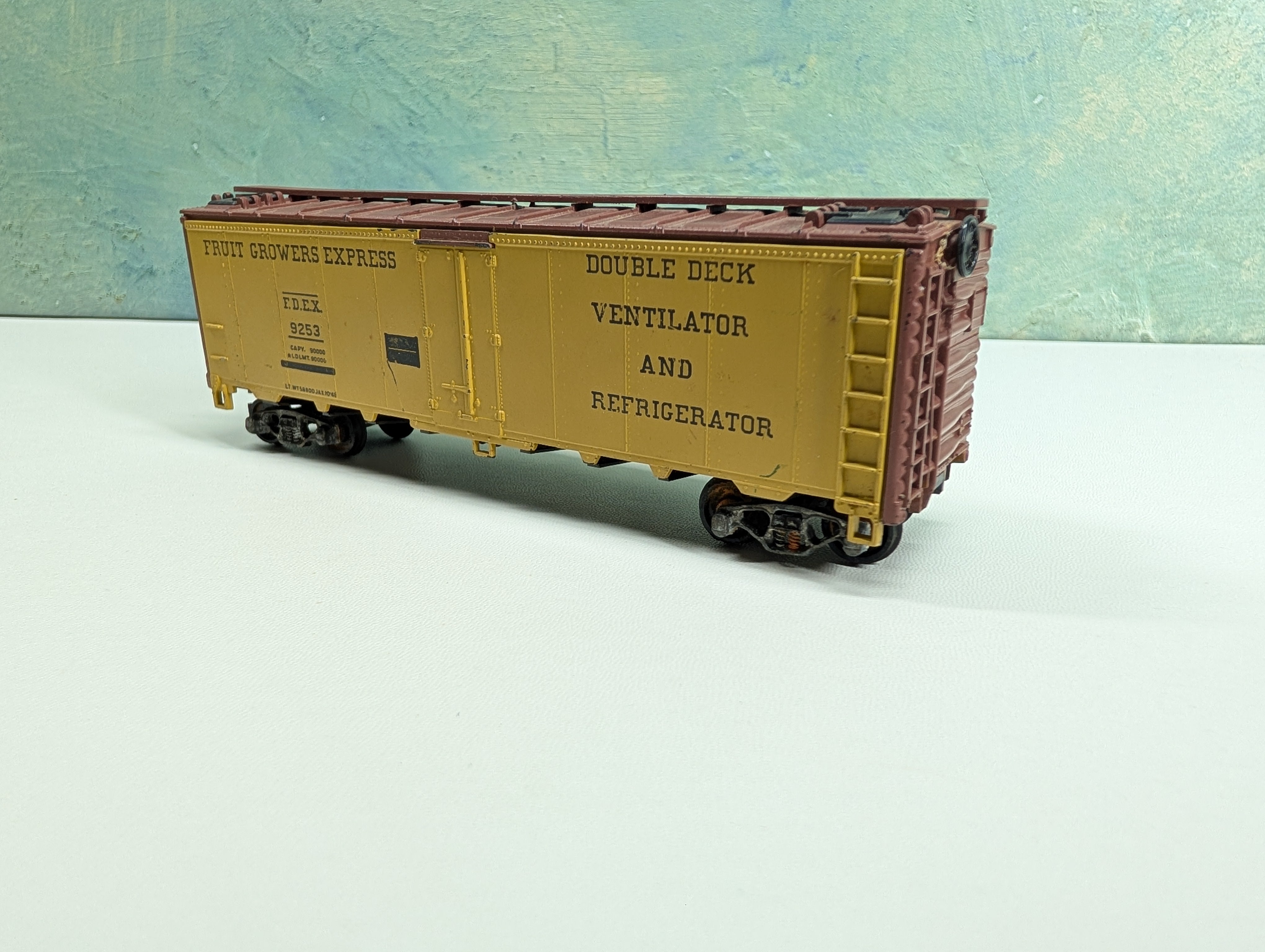 USED Athearn HO Scale 40' Reefer Box Car Fruit Growers Express FDEX #9253