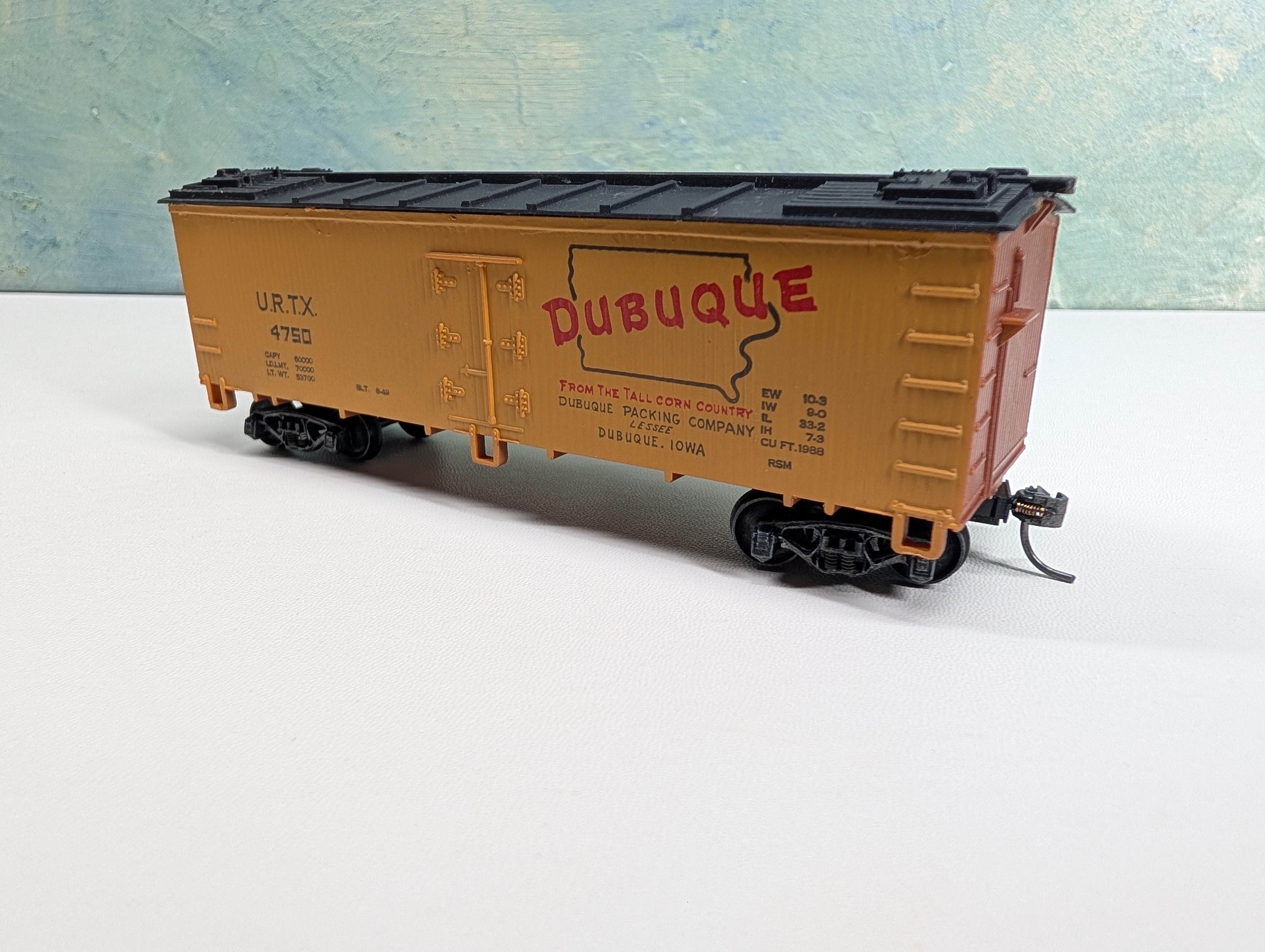 USED Life-Like HO Scale 38' Wooden Reefer Box Car Dubuque URTX #4750 Upgraded Trucks