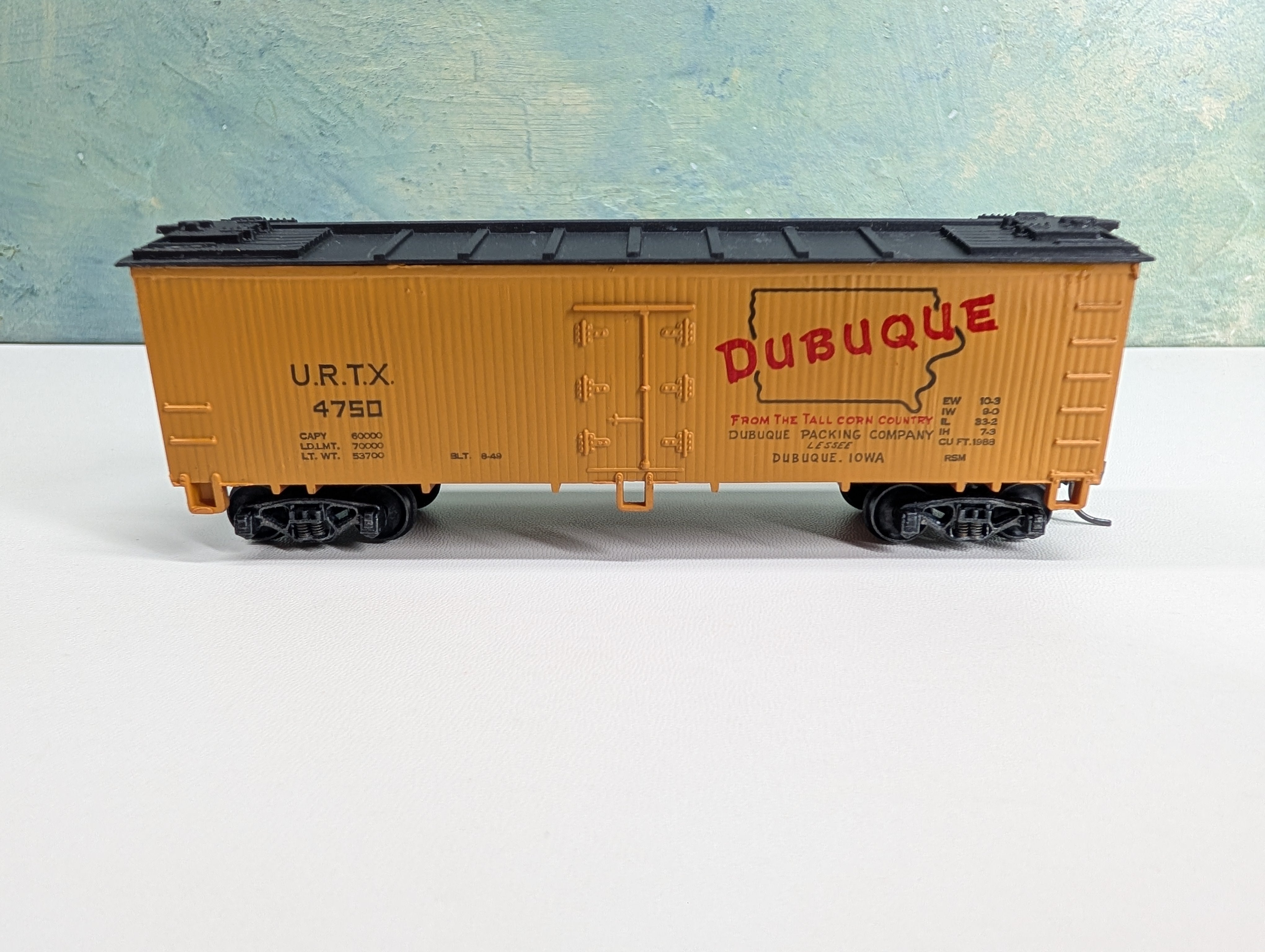 USED Life-Like HO Scale 38' Wooden Reefer Box Car Dubuque URTX #4750 Upgraded Trucks