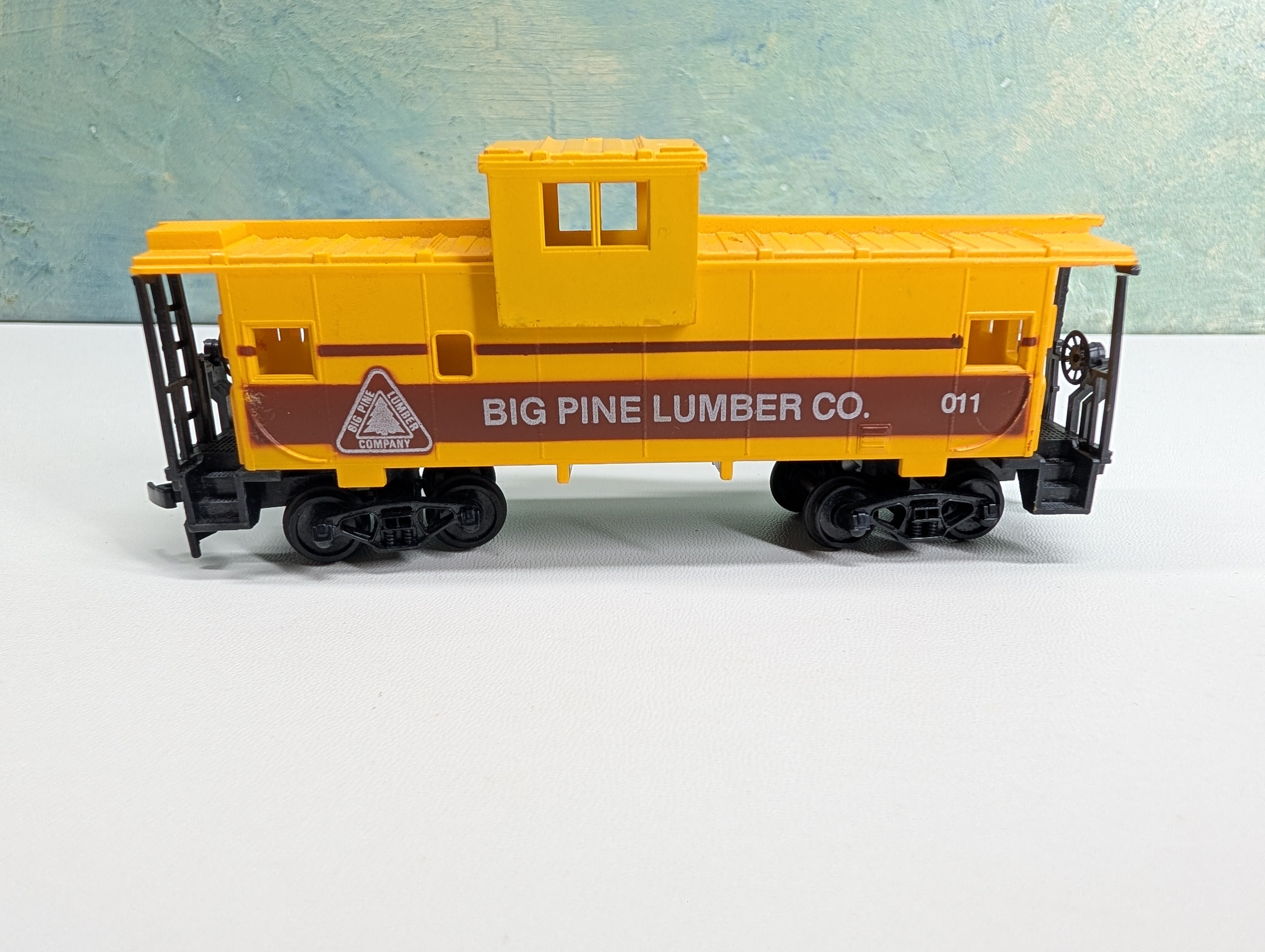 USED Cox HO Scale Caboose Big Pine Lumber Co #011