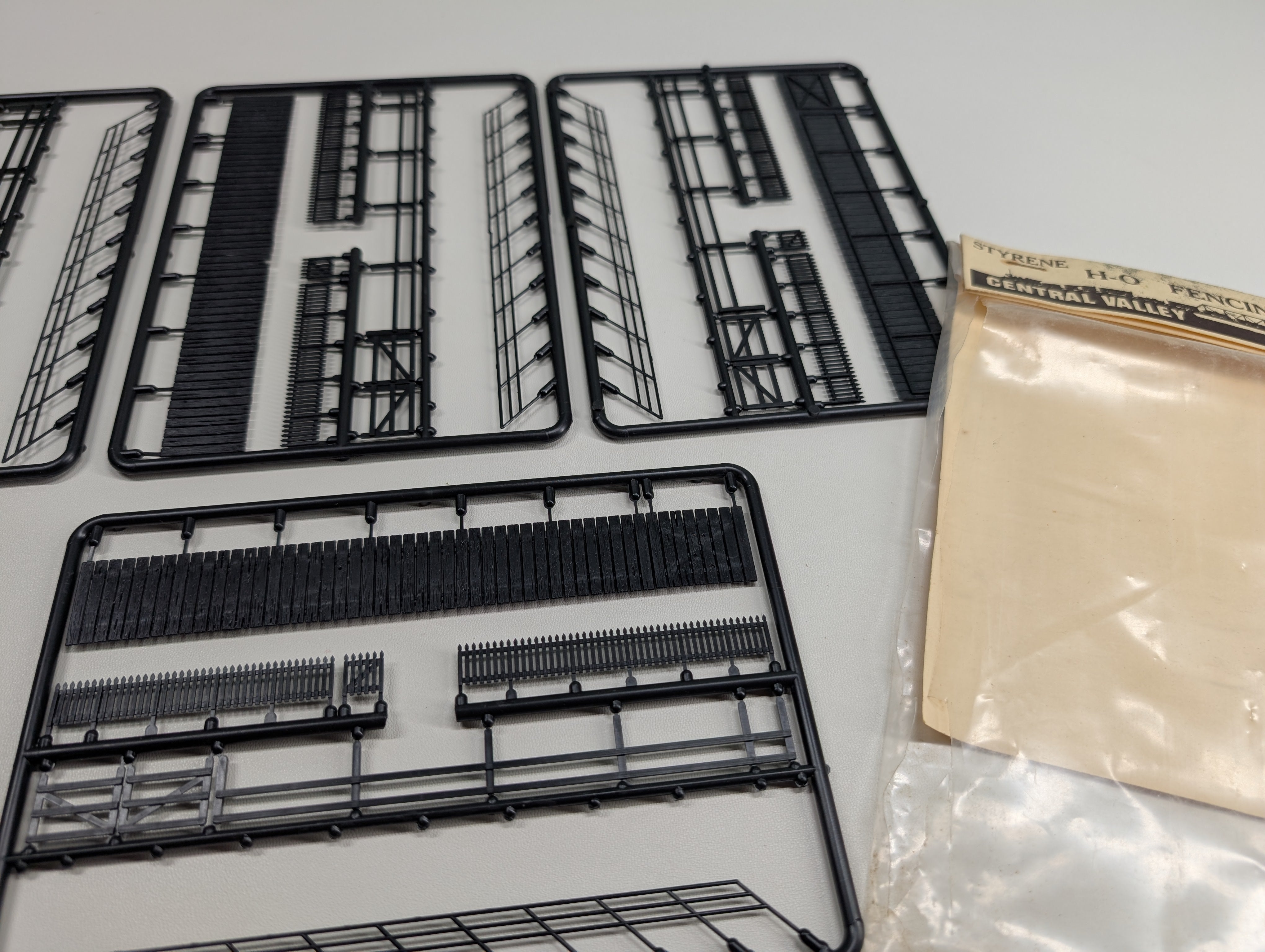 USED Central Valley 1601 HO Scale Styrene Fencing