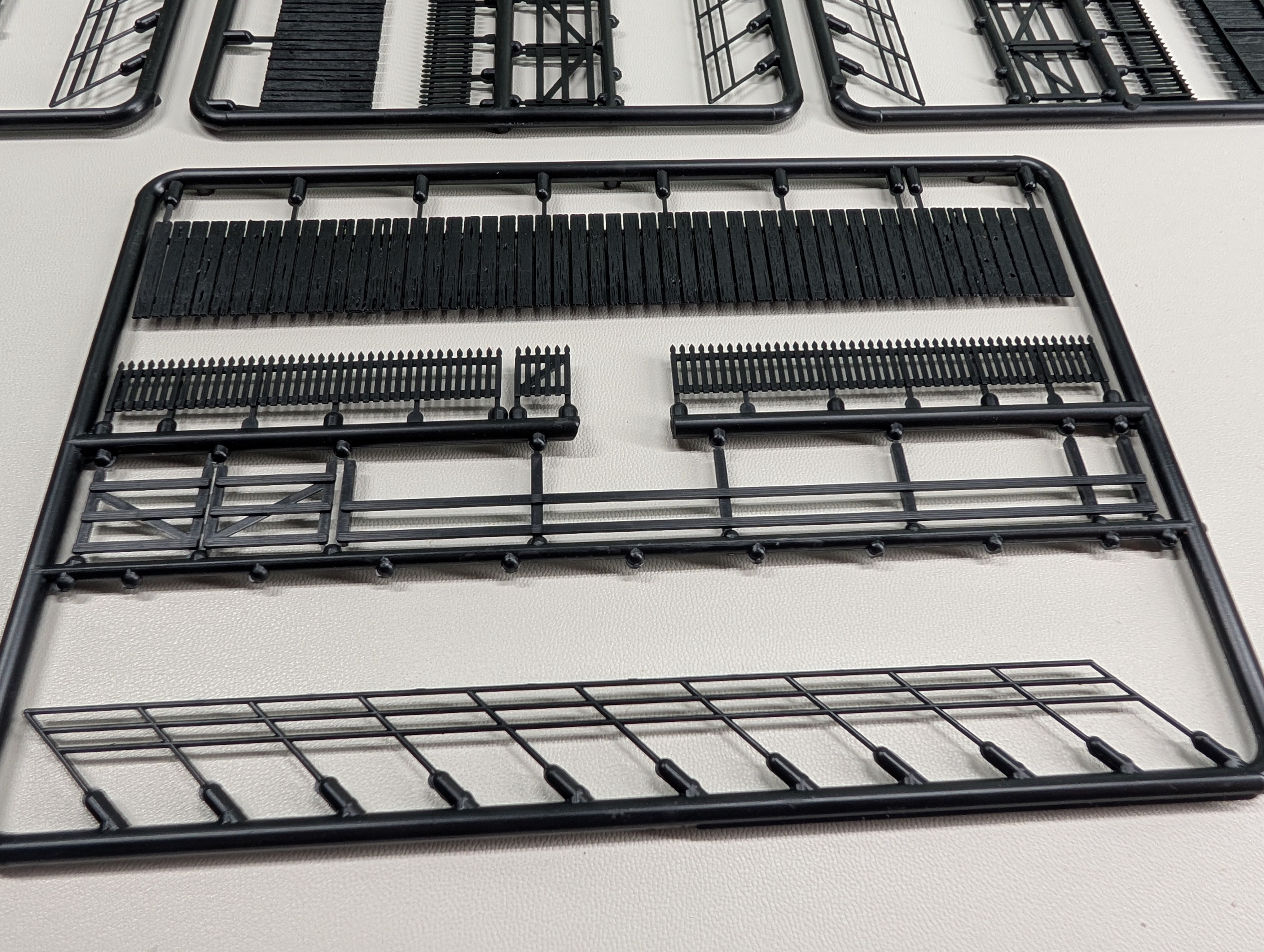 USED Central Valley 1601 HO Scale Styrene Fencing