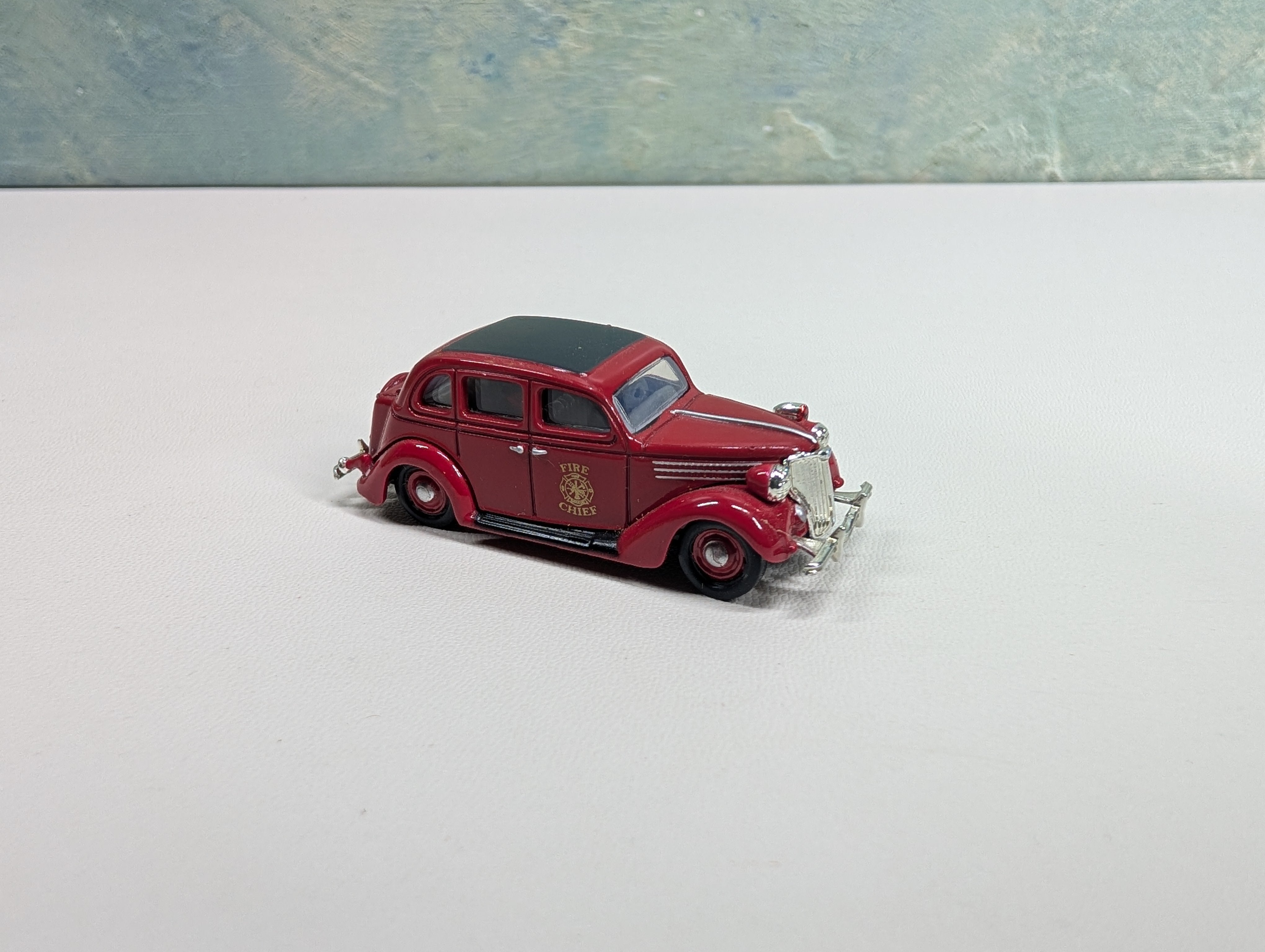 USED Classic Metal Works HO Scale 1936 ForDor Fire Chief, Red