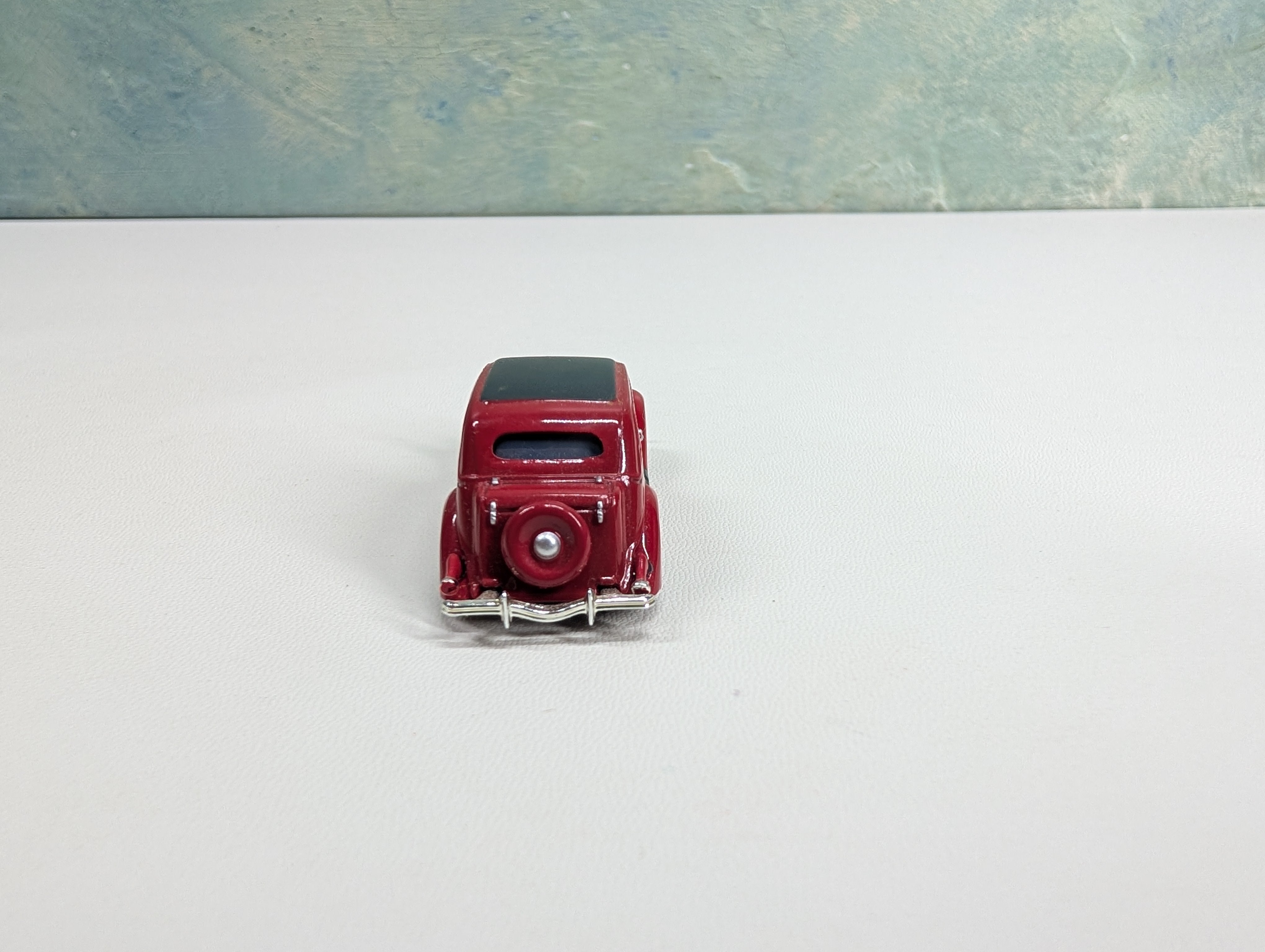 USED Classic Metal Works HO Scale 1936 ForDor Fire Chief, Red