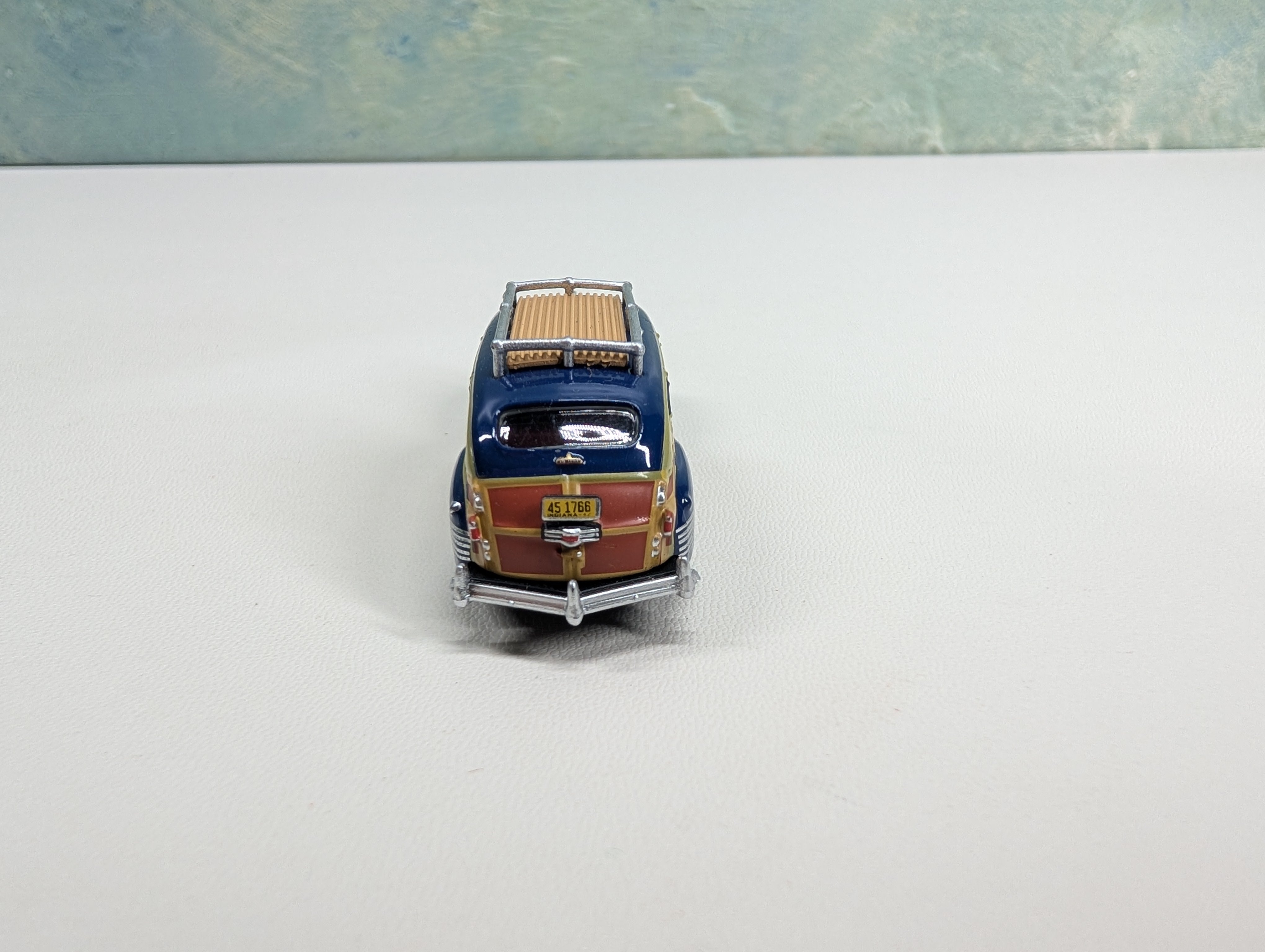 USED Oxford Diecast HO Scale Chrysler T&C Woody Wagon, Blue