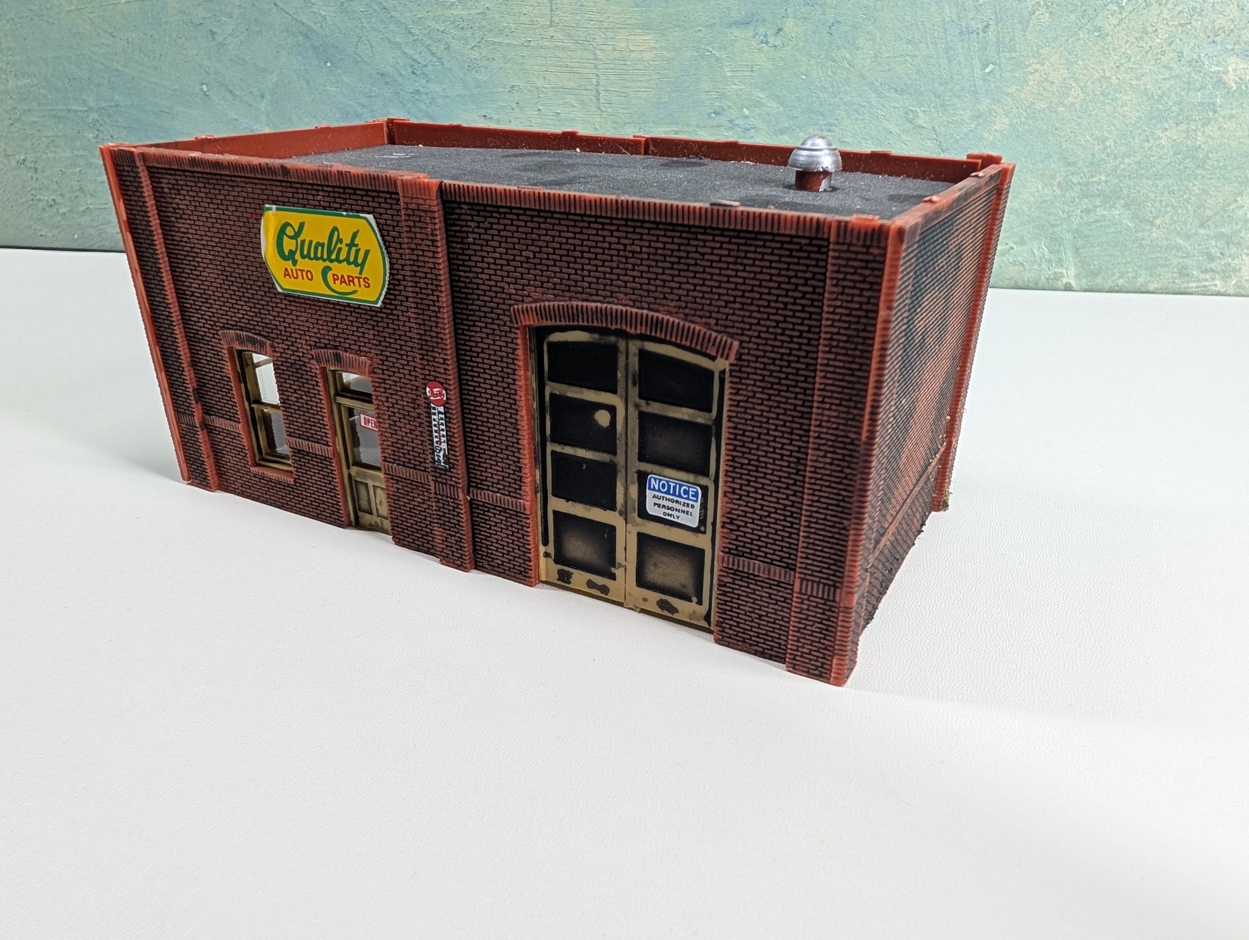 USED HO Scale Brick Warehouse, Workshop, Weathered