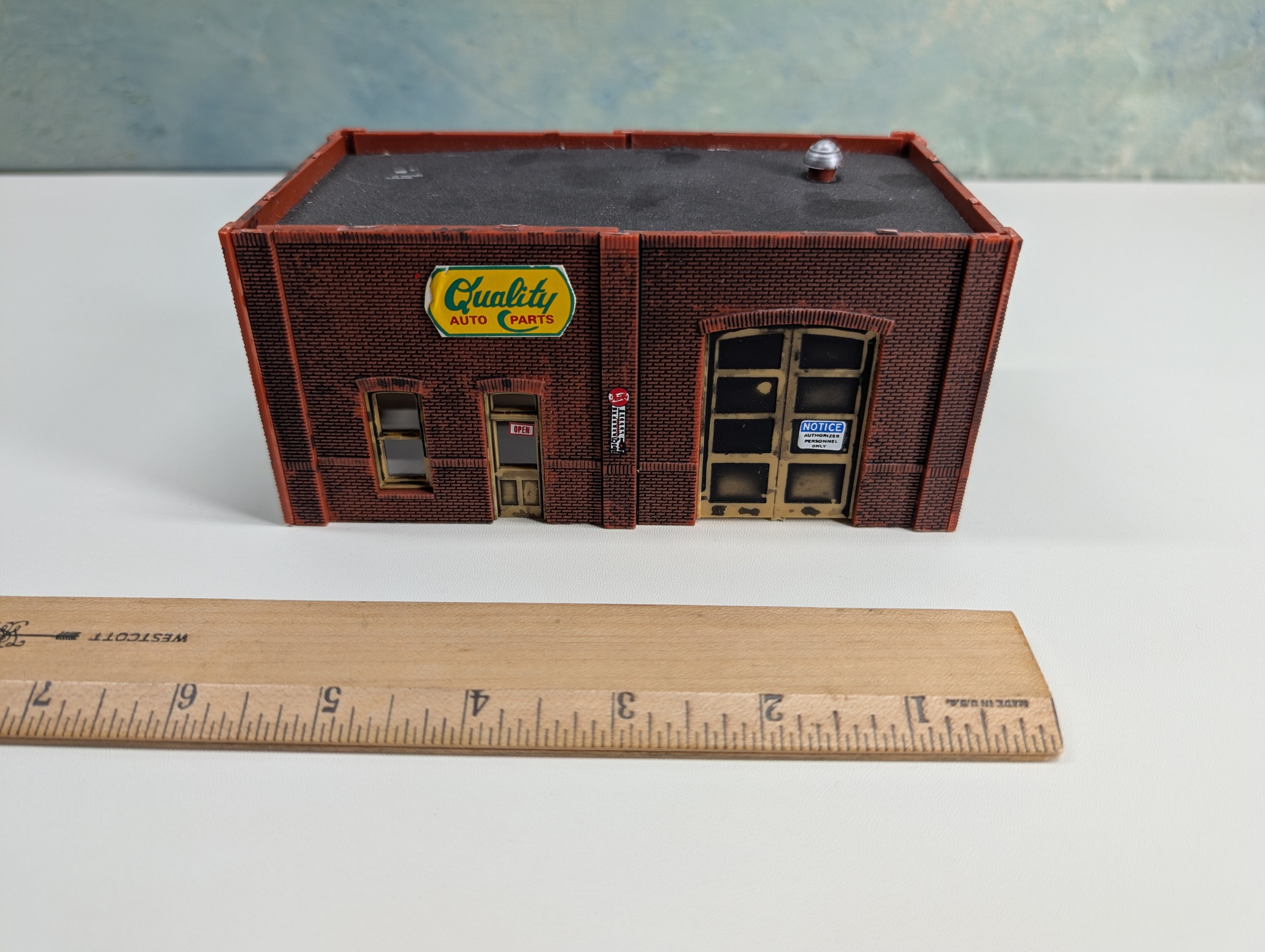 USED HO Scale Brick Warehouse, Workshop, Weathered