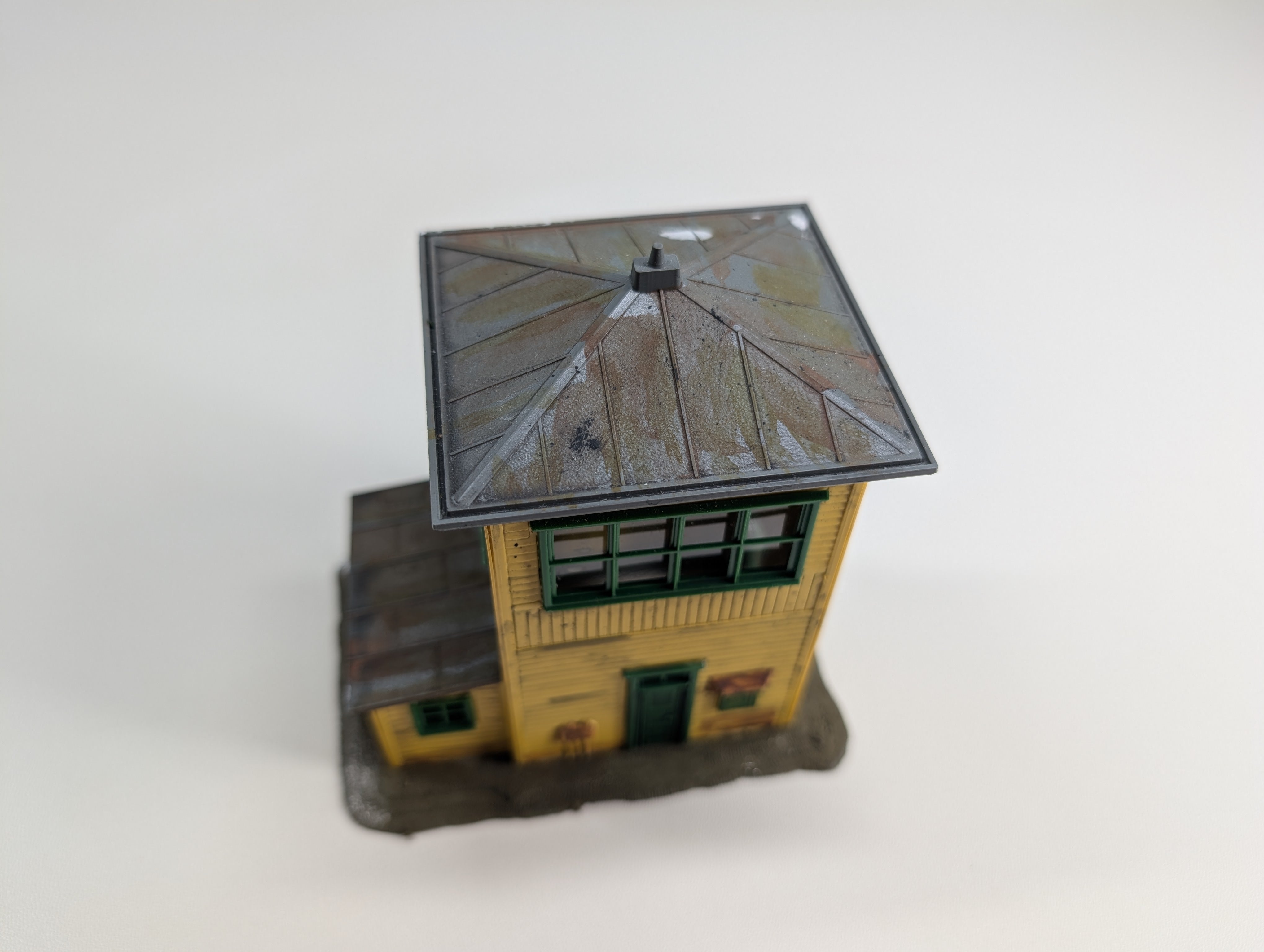 USED Tyco HO Scale Signal Tower, Weathered