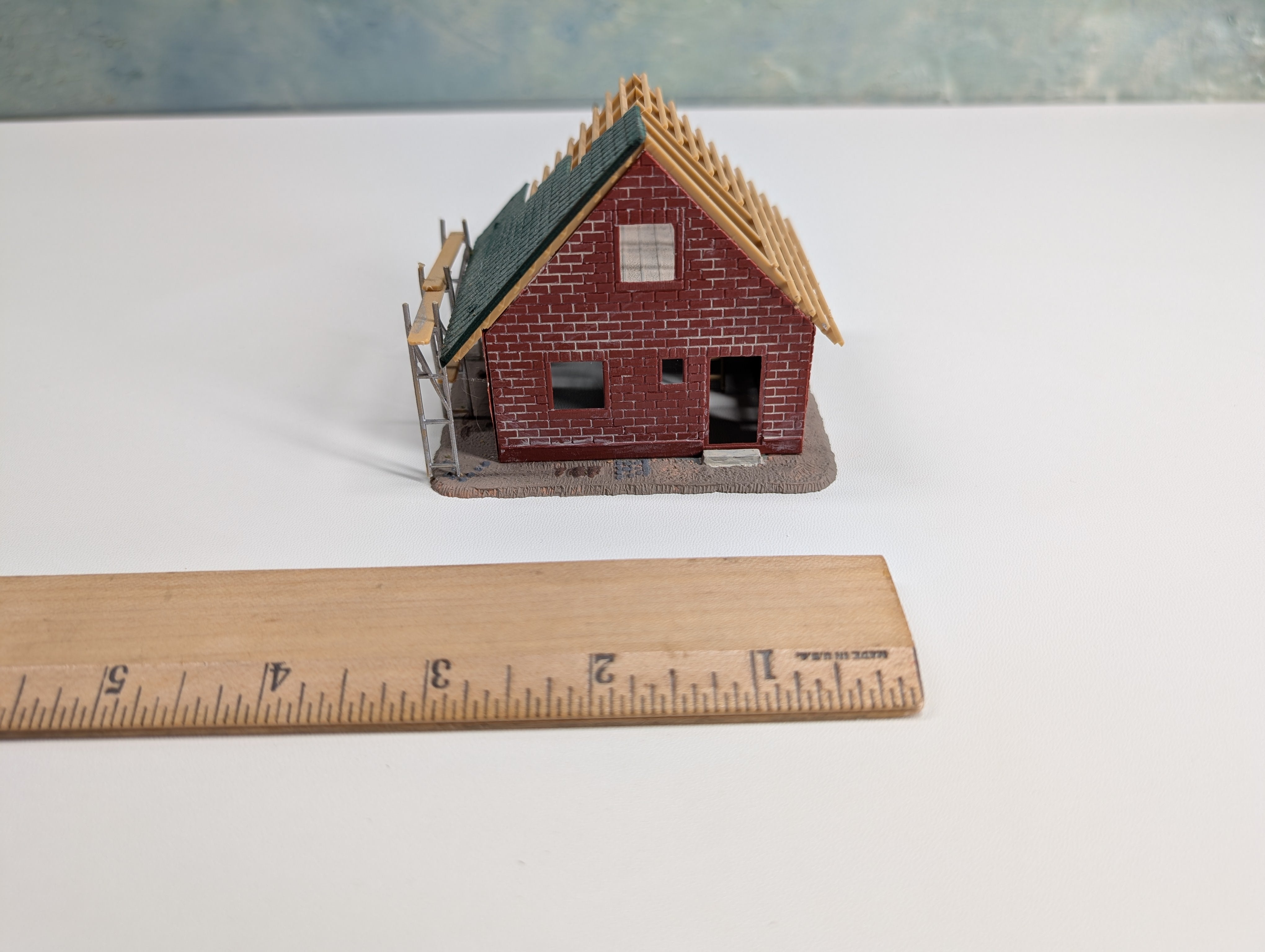 USED HO Scale Brick Home Under Construction, Green Roof