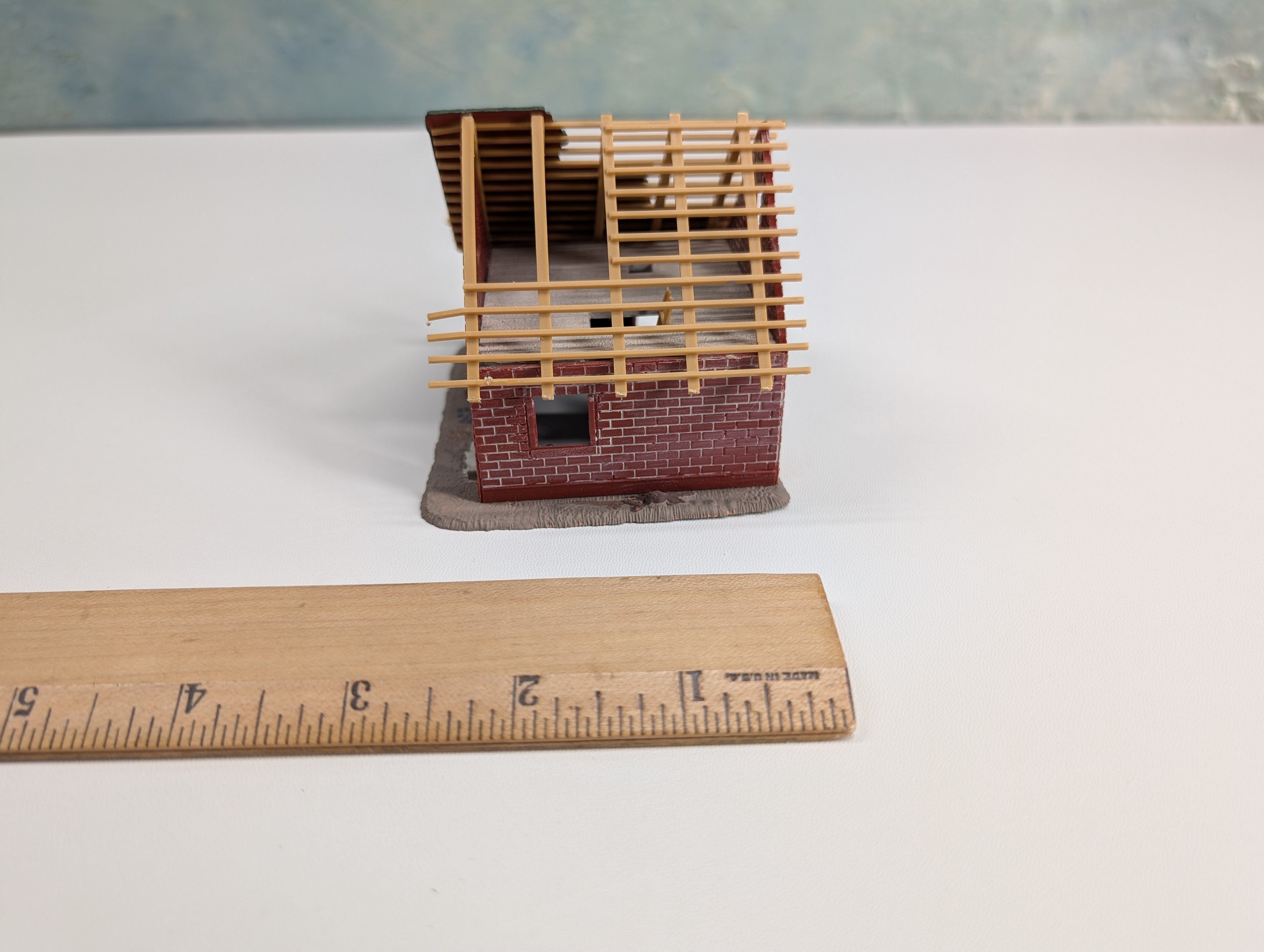 USED HO Scale Brick Home Under Construction, Green Roof