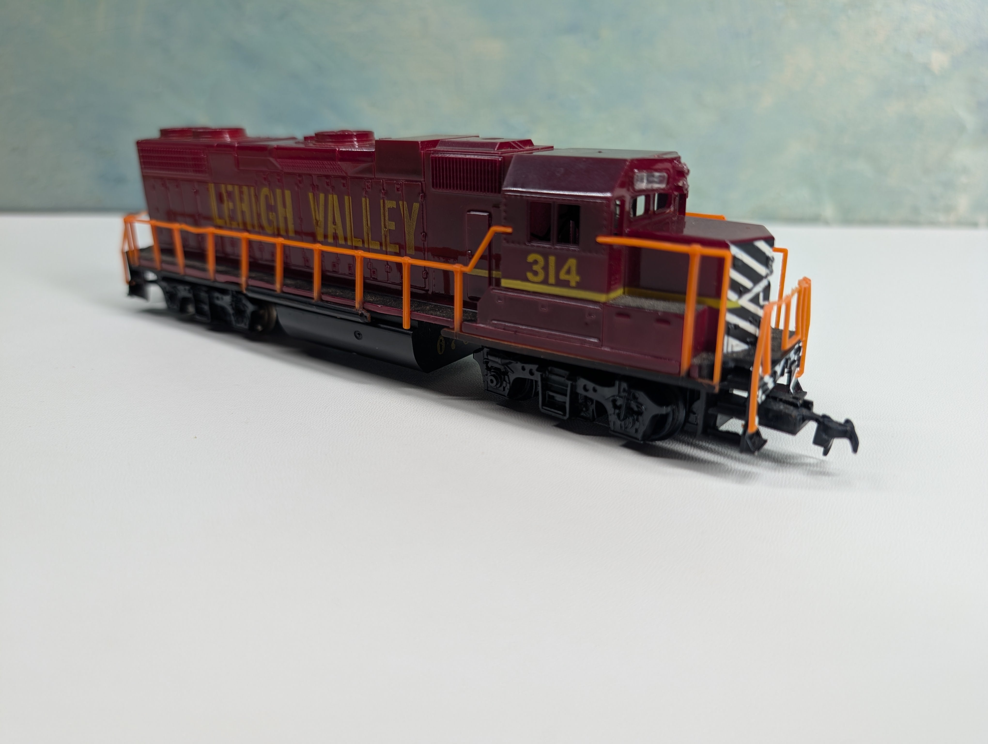 USED Life-Like HO Scale GP38 Diesel Locomotive Lehigh Valley LV #314 Parts/Repairs DC