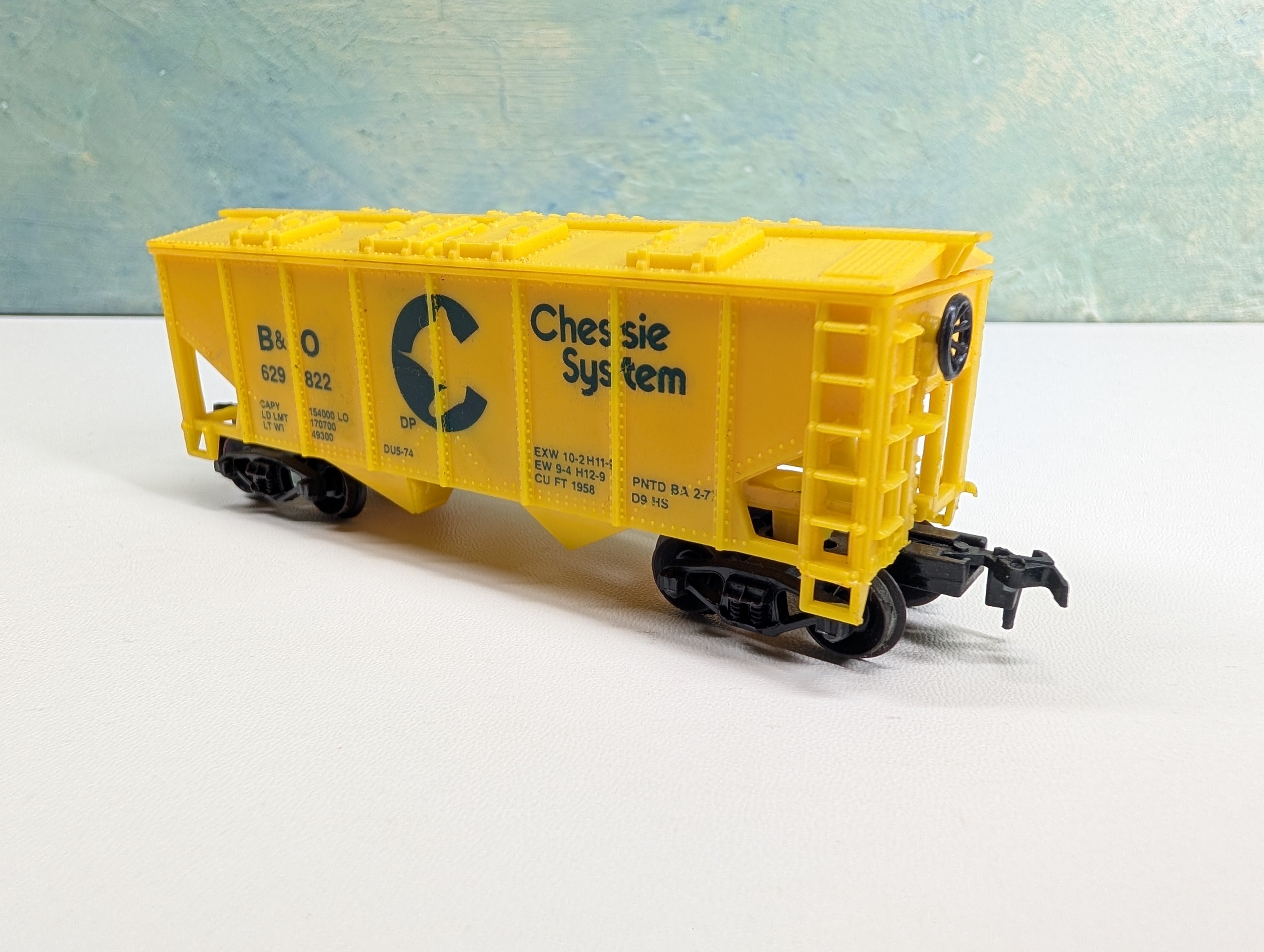 USED Life-Like HO Scale 2 Bay Covered Hopper Chessie System B&O #629822