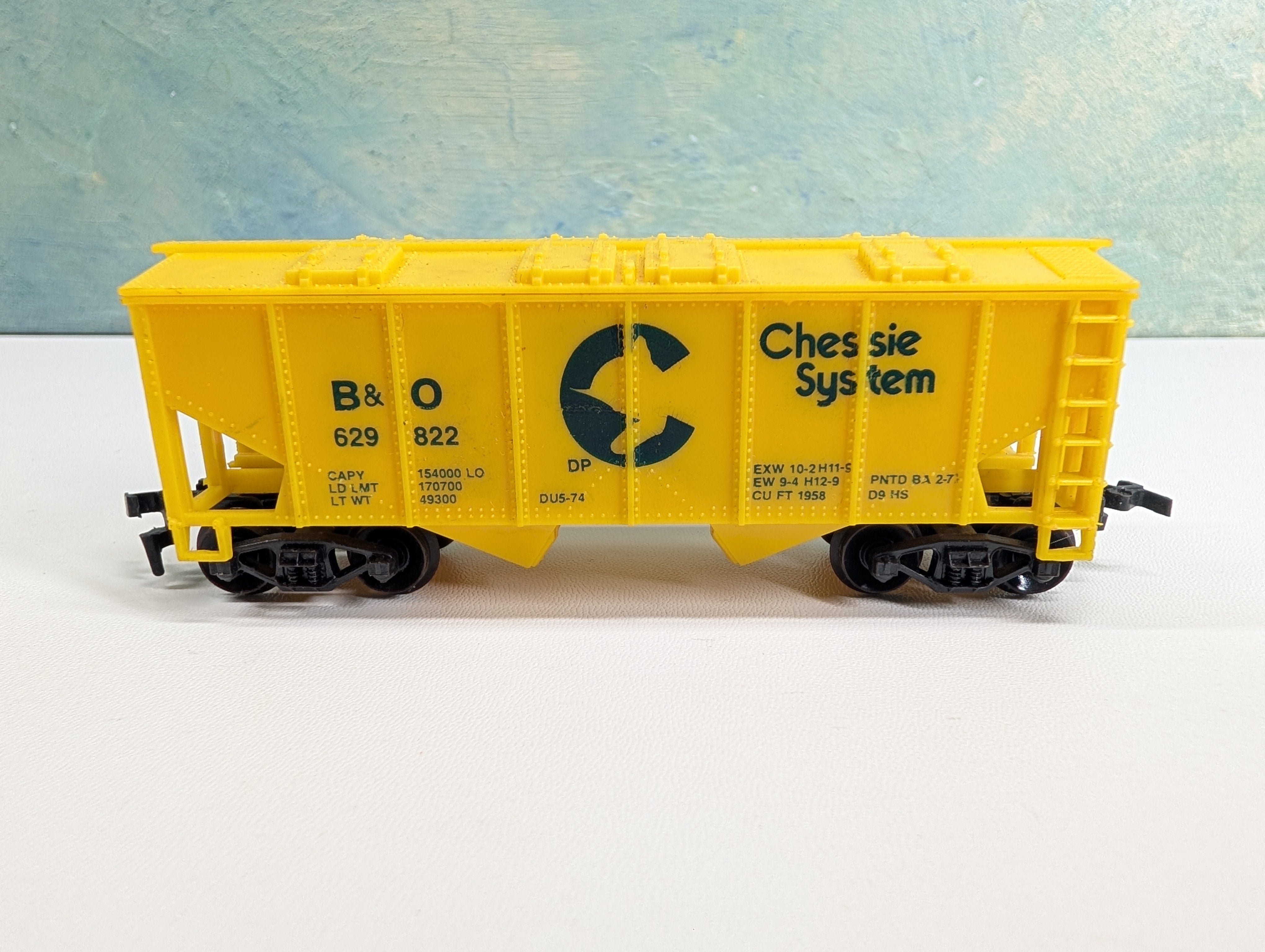 USED Life-Like HO Scale 2 Bay Covered Hopper Chessie System B&O #629822