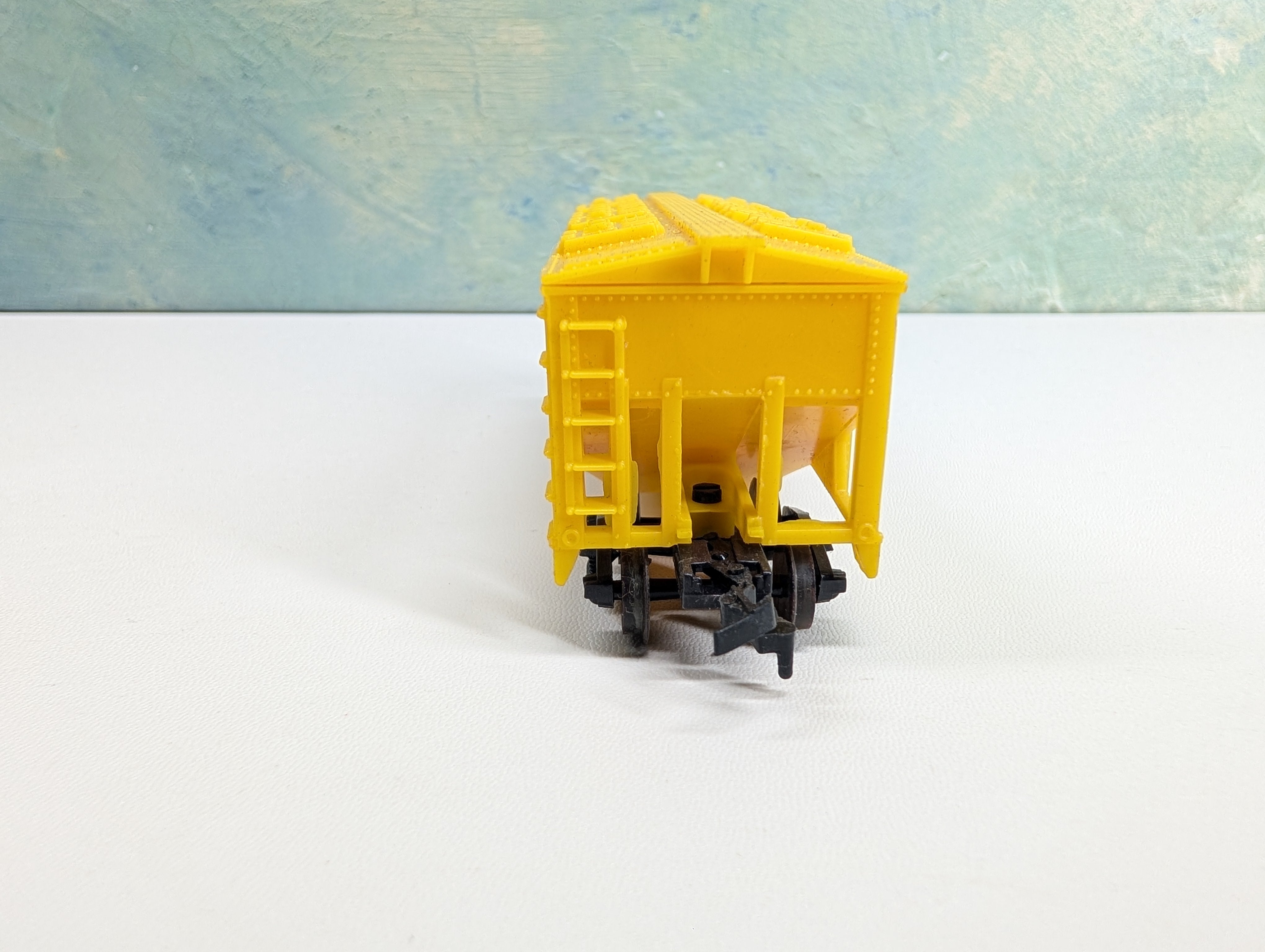 USED Life-Like HO Scale 2 Bay Covered Hopper Chessie System B&O #629822