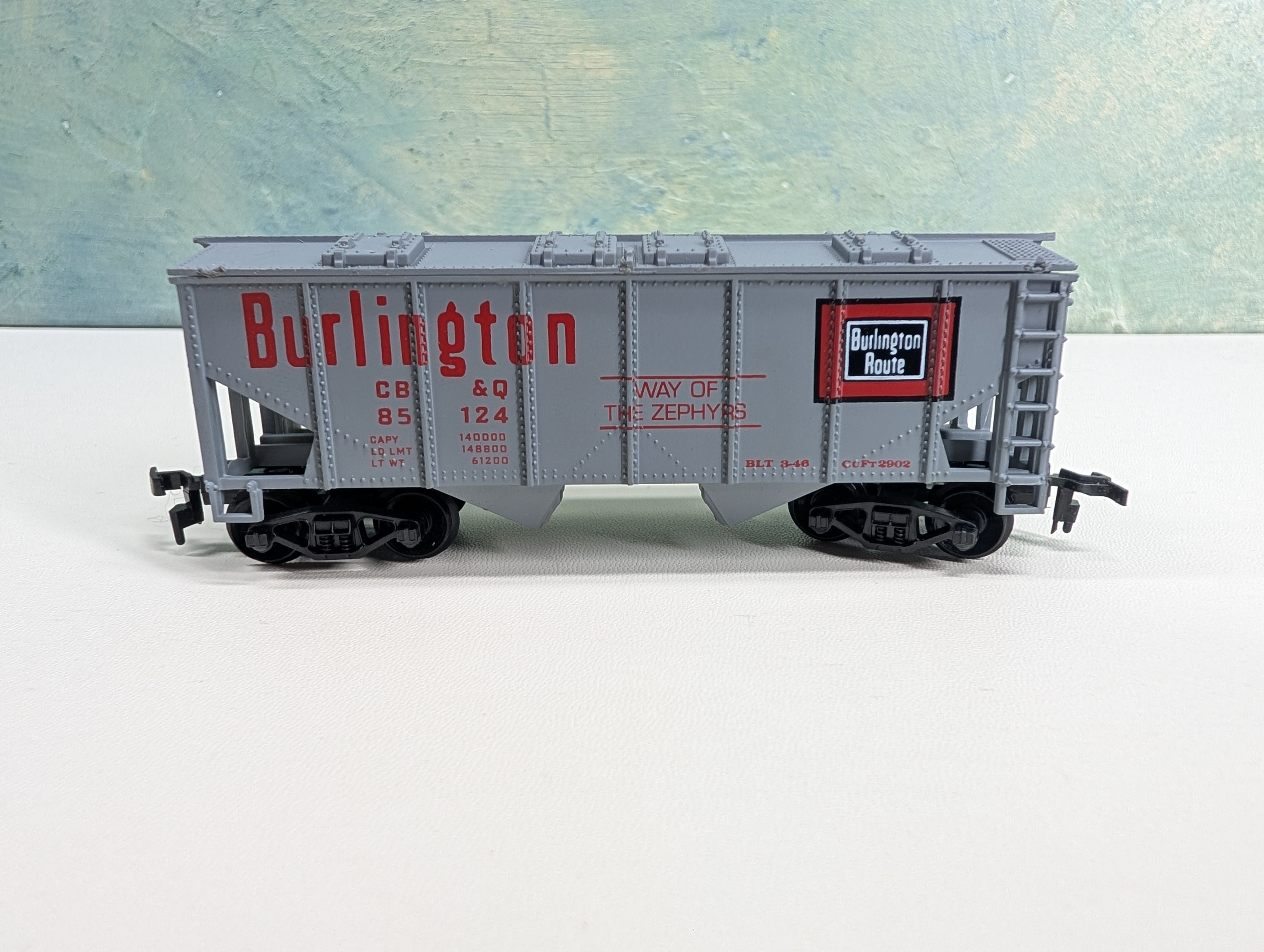 USED Life-Like HO Scale 2 Bay Covered Hopper Burlington CB&Q #85124