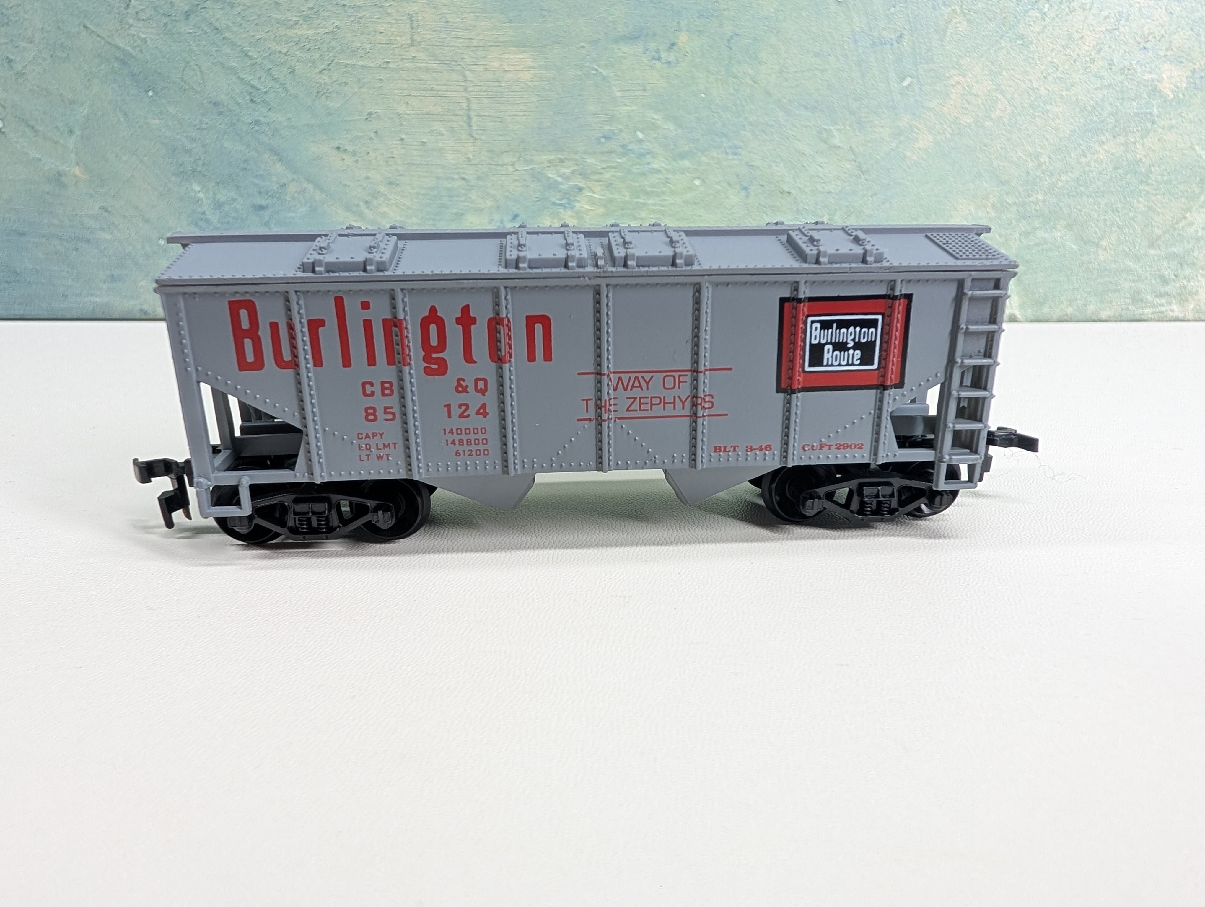 USED Life-Like HO Scale 2 Bay Covered Hopper Burlington CB&Q #85124