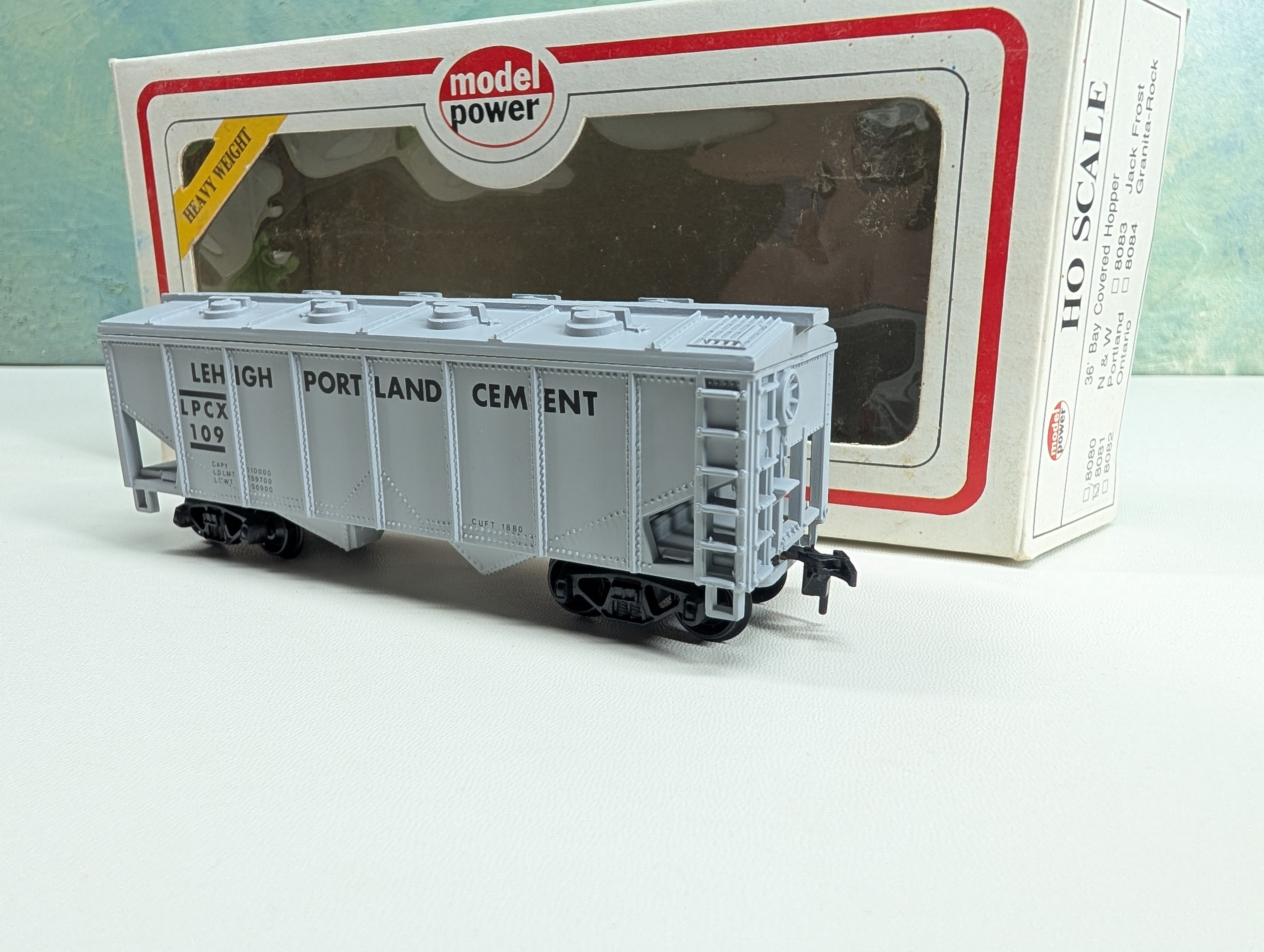 USED Model Power HO Scale 2 Bay Covered Hopper Lehigh Portland Cement LPCX #109