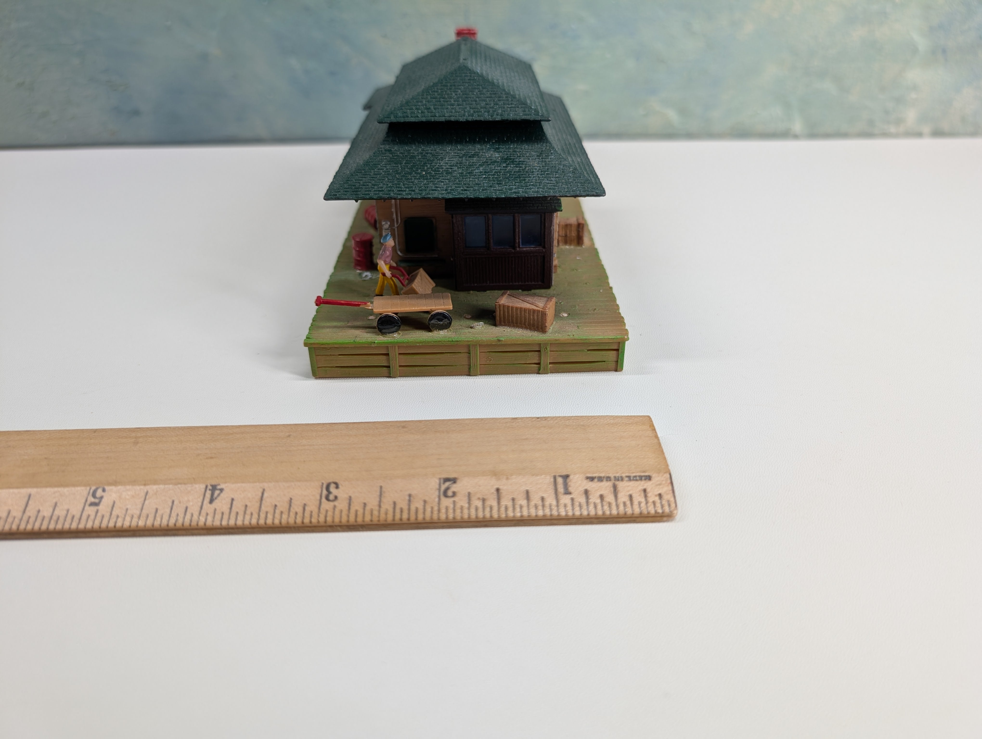 USED Tyco HO Scale Old Time Freight Station