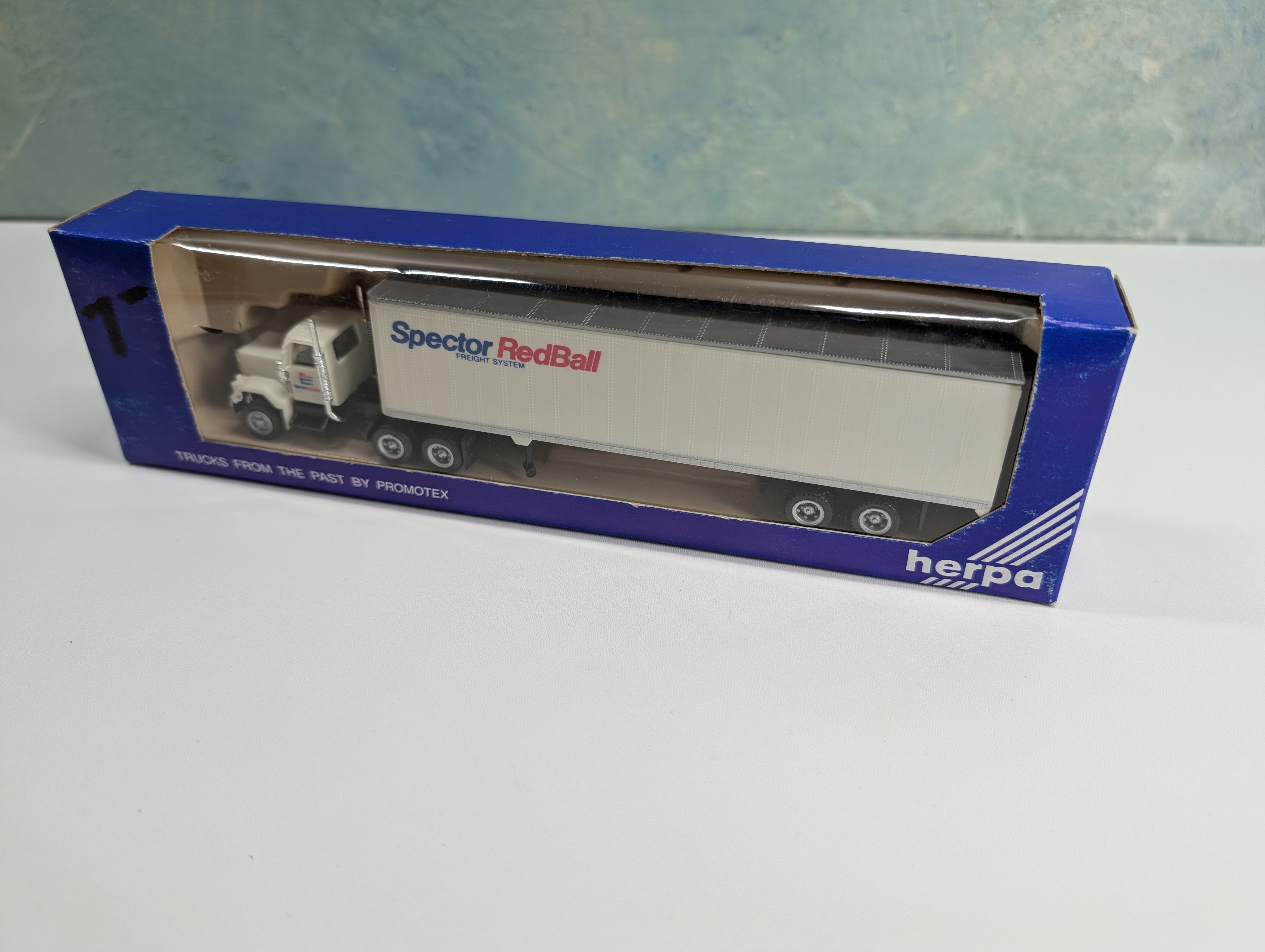 Herpa 6085 HO Scale GMC Spector Redball Tractor Trailer