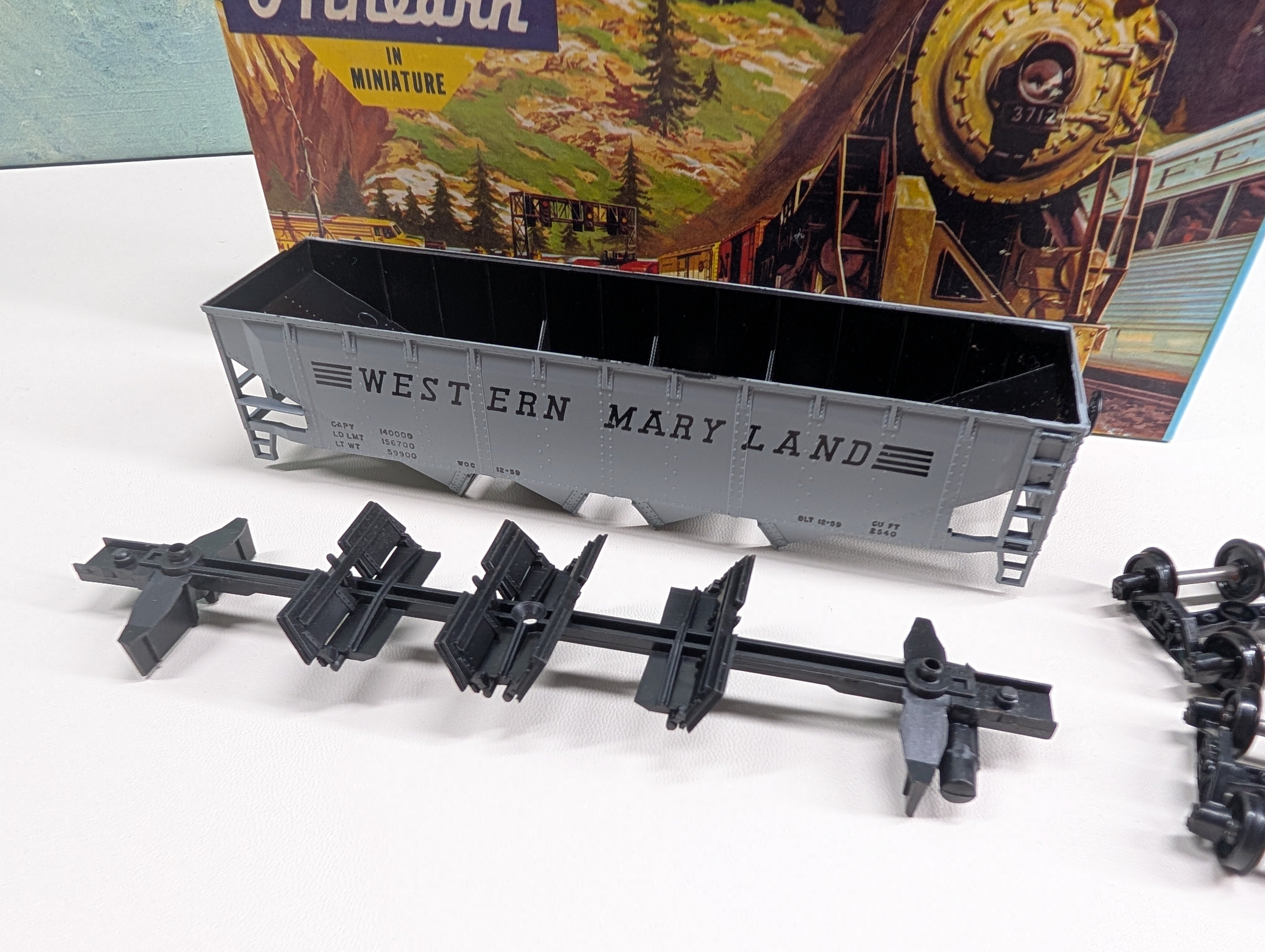 USED Athearn 1727 HO Scale 4 Bay Operating Hopper Western Maryland WM KIT